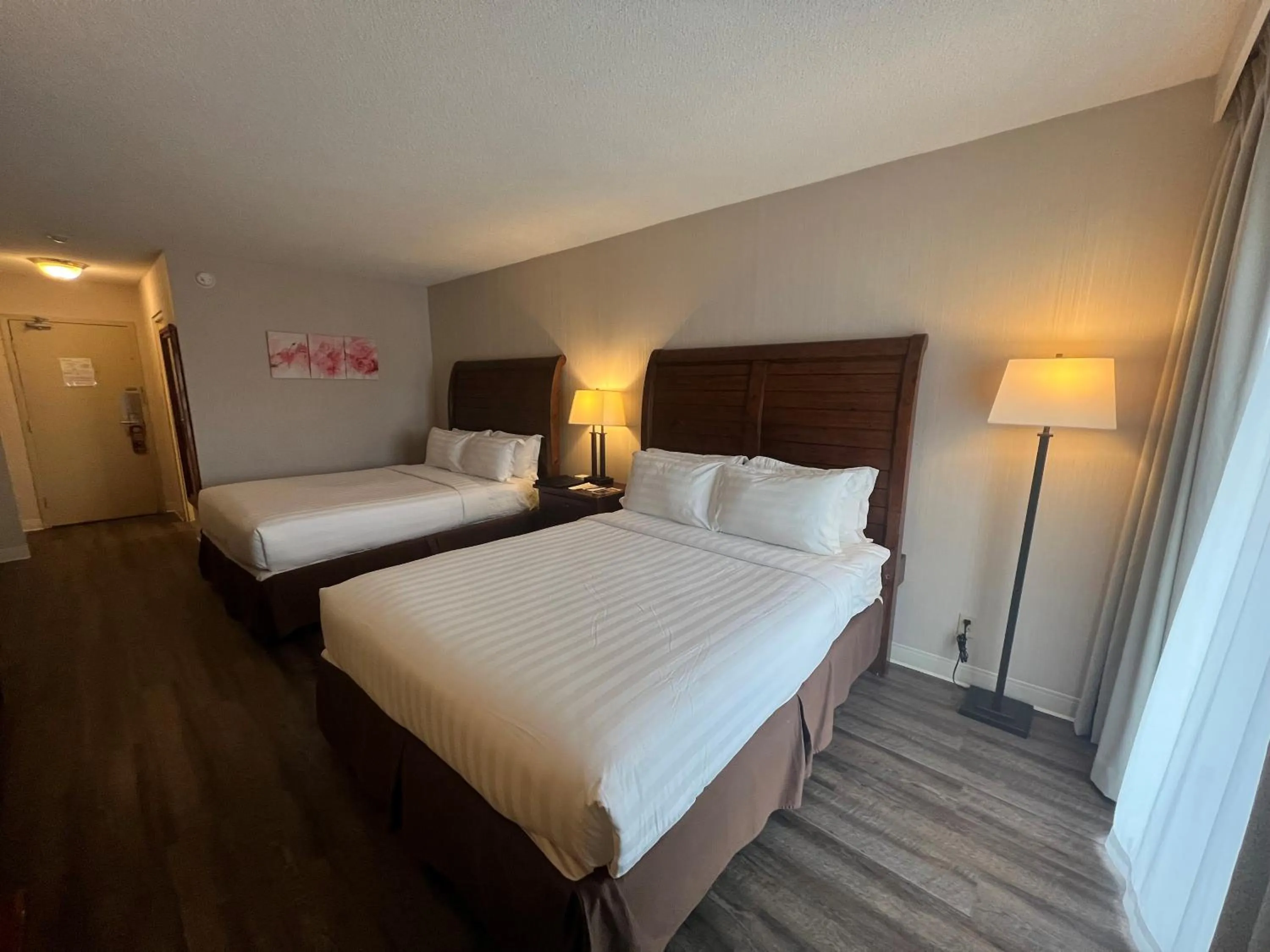 Photo of the whole room, Bed in Hidden Valley Resort, an Ascend Collection Resort