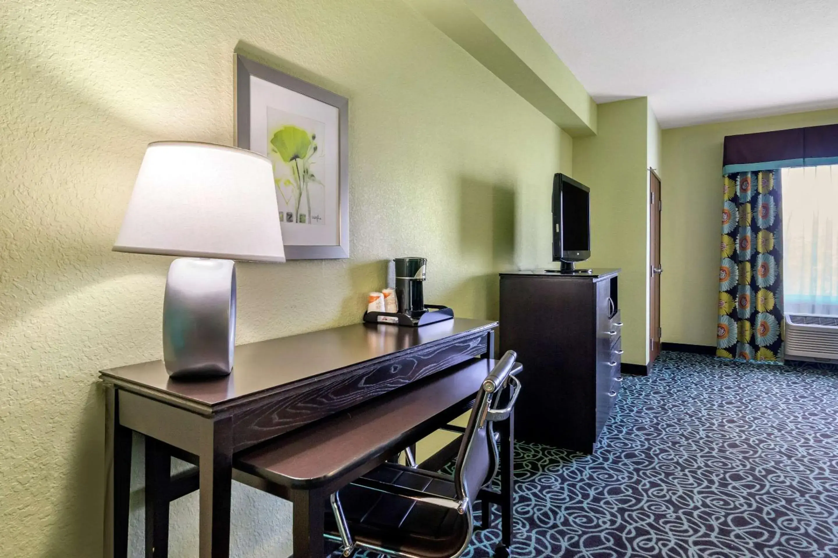King Suite - Accessible/Non-Smoking in Hampton Inn by Hilton Tampa Fairgrounds Casino King Suite - Accessible/Non-Smoking in Hampton Inn by Hilton Tampa Fairgrounds Casino