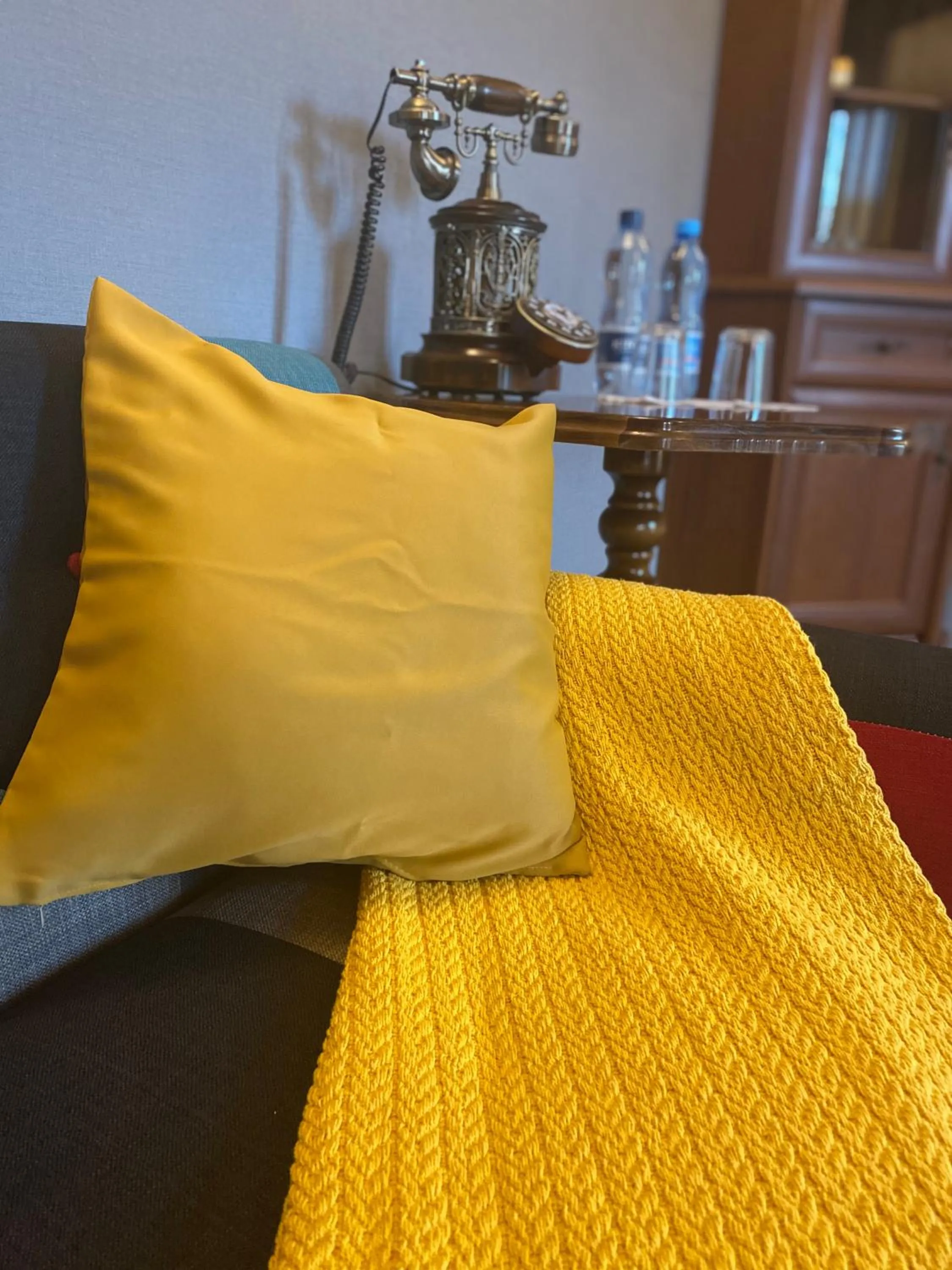 Living room, Bed in Hotel Marta