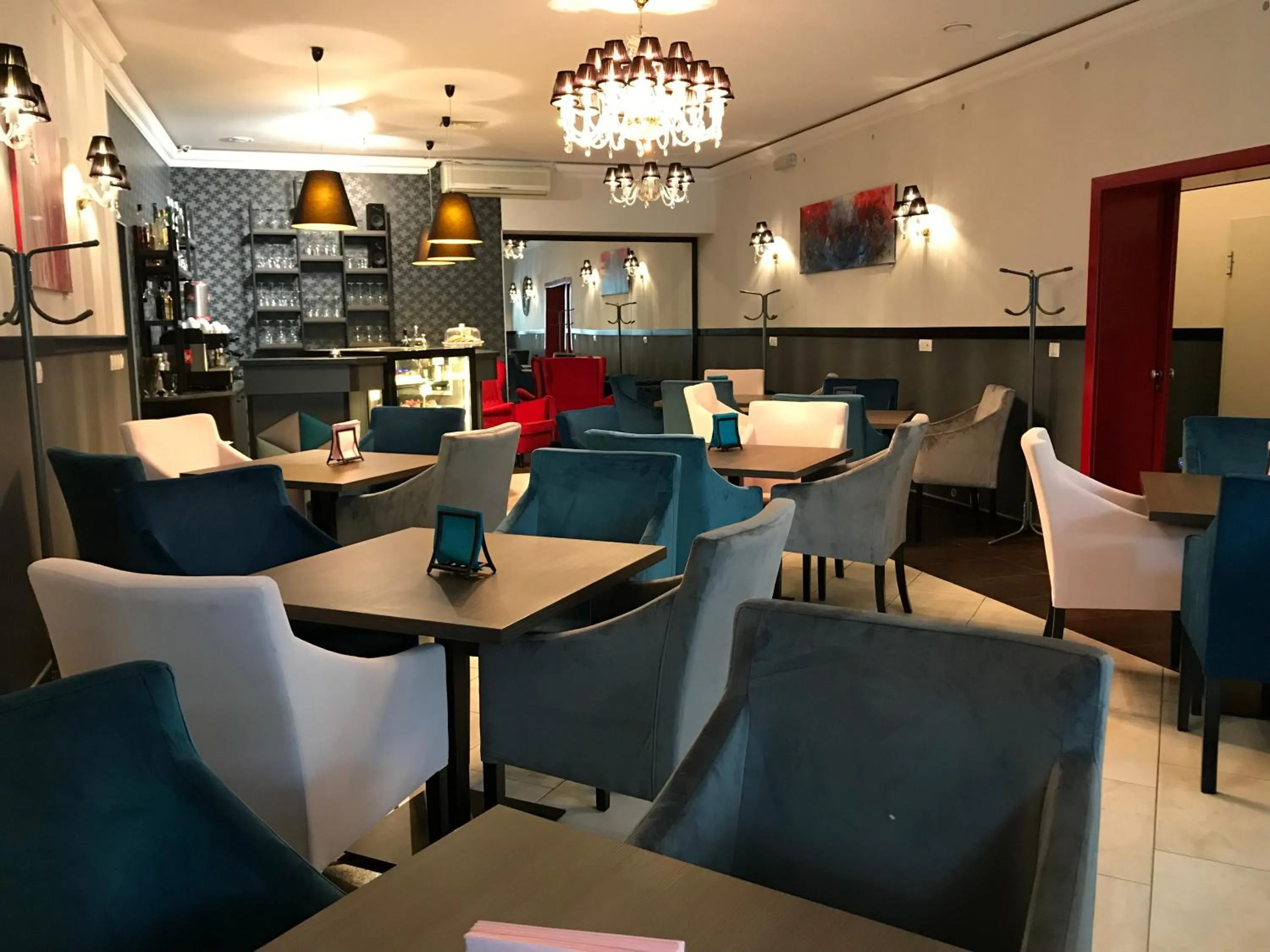 Restaurant/places to eat in Hotel Marta