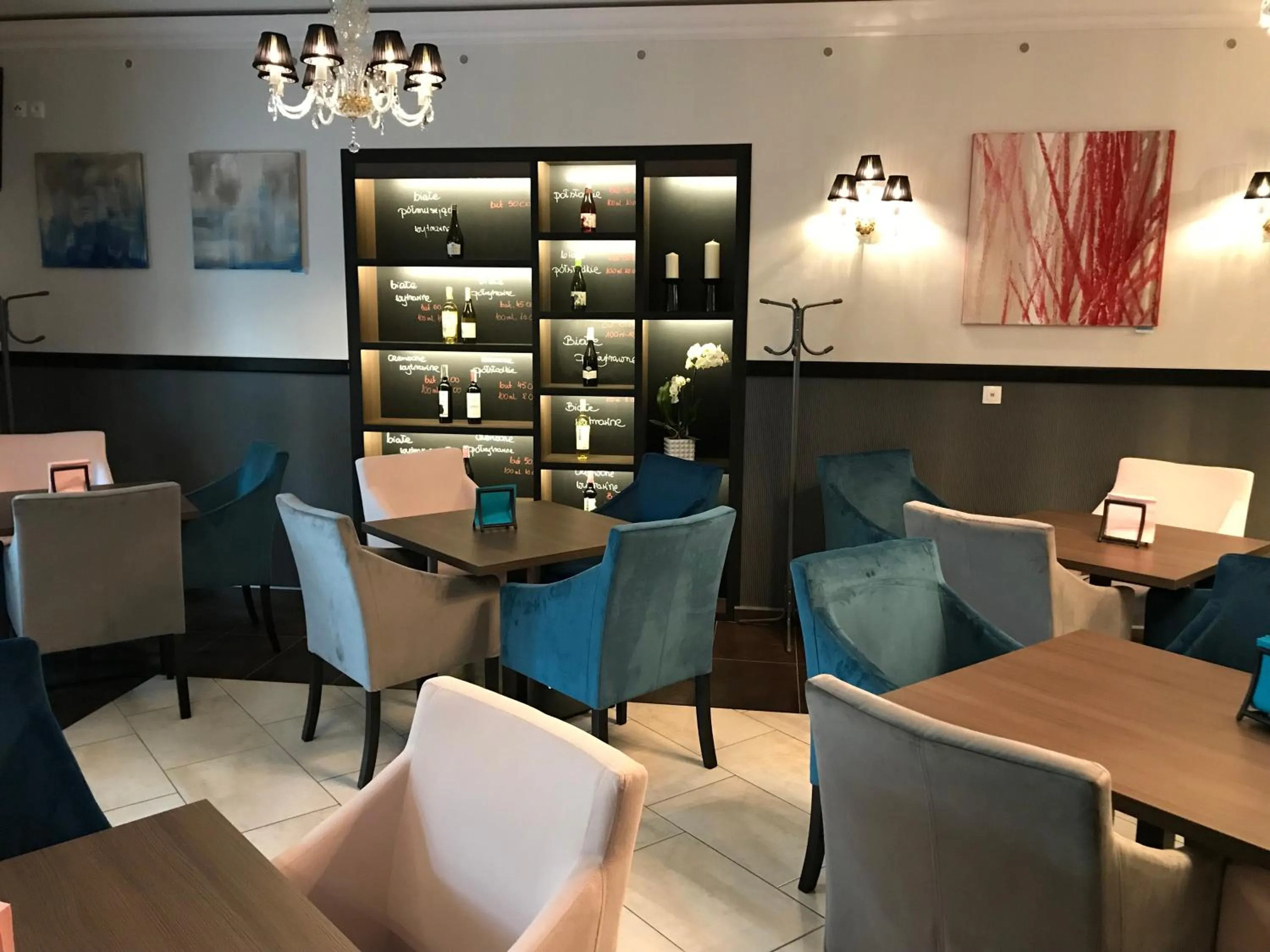 Restaurant/places to eat in Hotel Marta