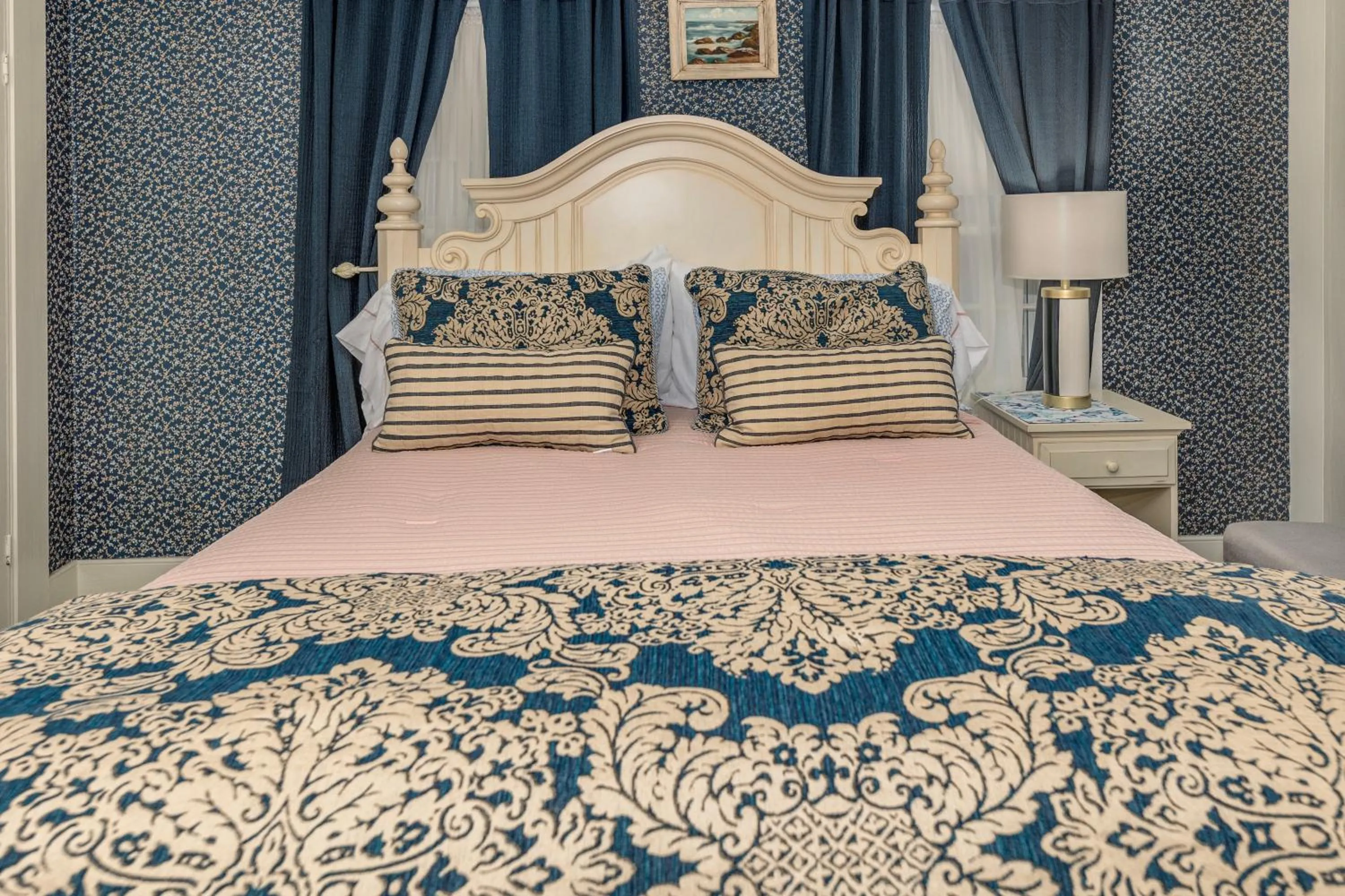 Bed in Holiday Guest House Bed & Breakfast