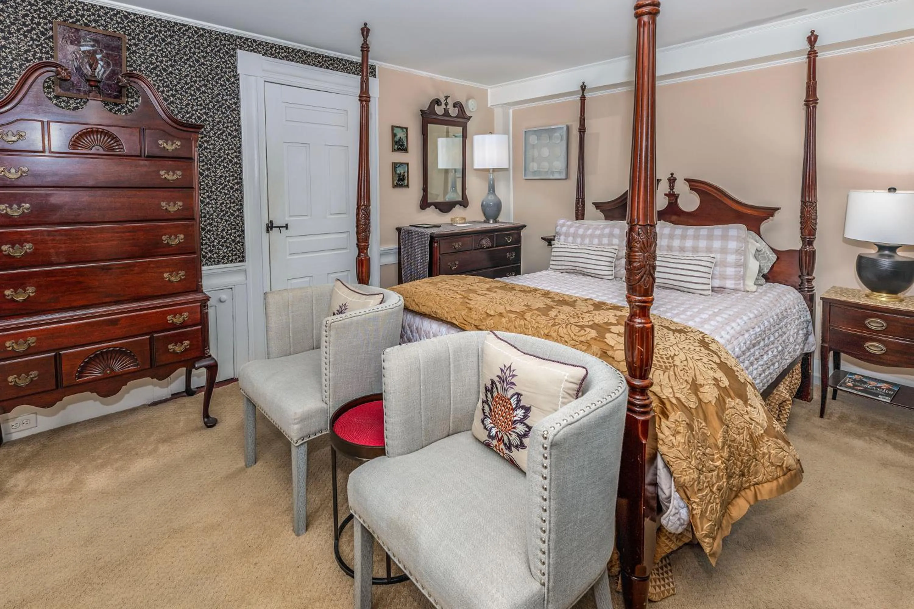 Bed in Holiday Guest House Bed & Breakfast