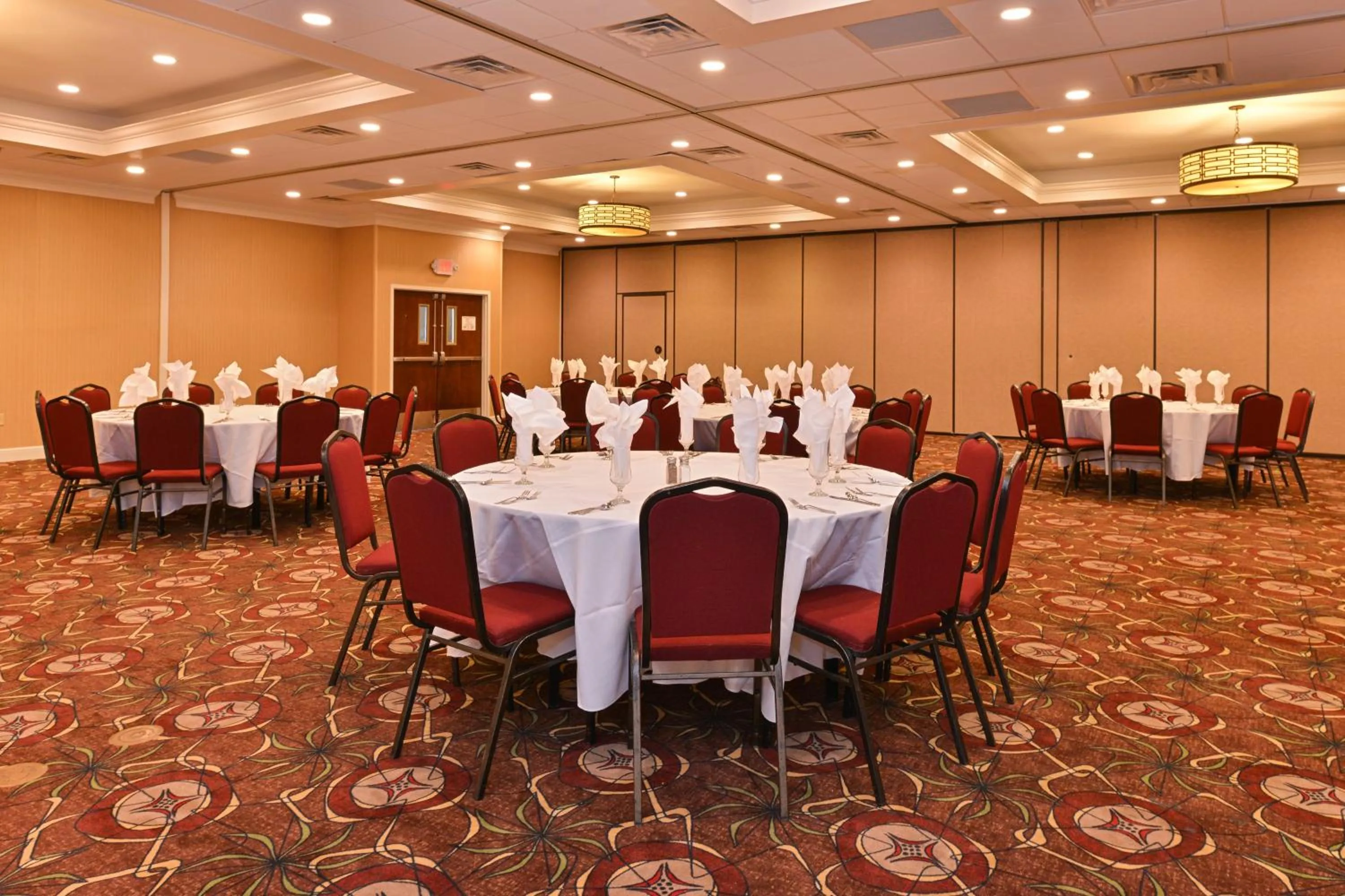 Meeting/conference room in Holiday Inn New London by IHG
