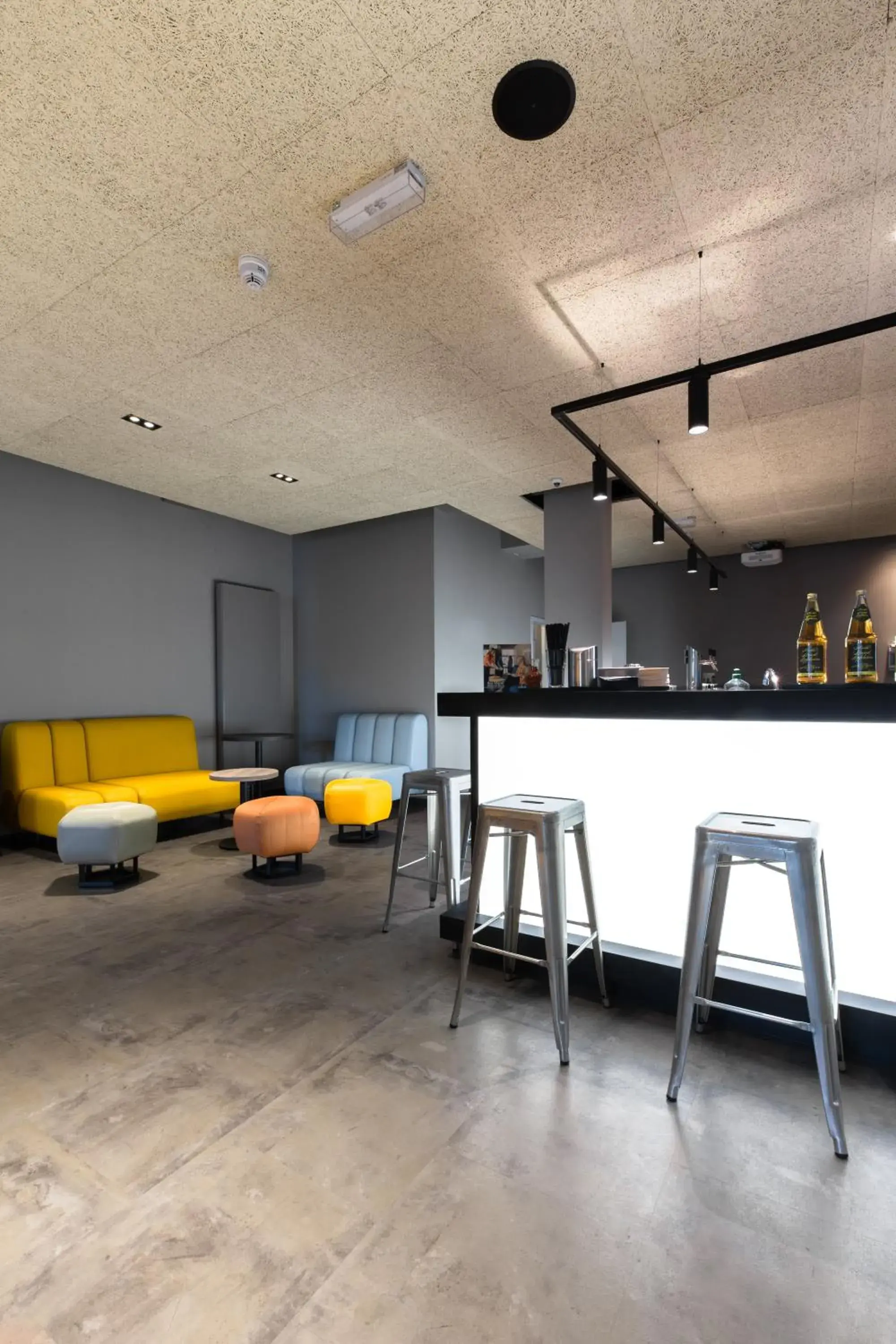 Lounge or bar in a&o Frankfurt Ostend Lounge or bar in a&o Frankfurt Ostend