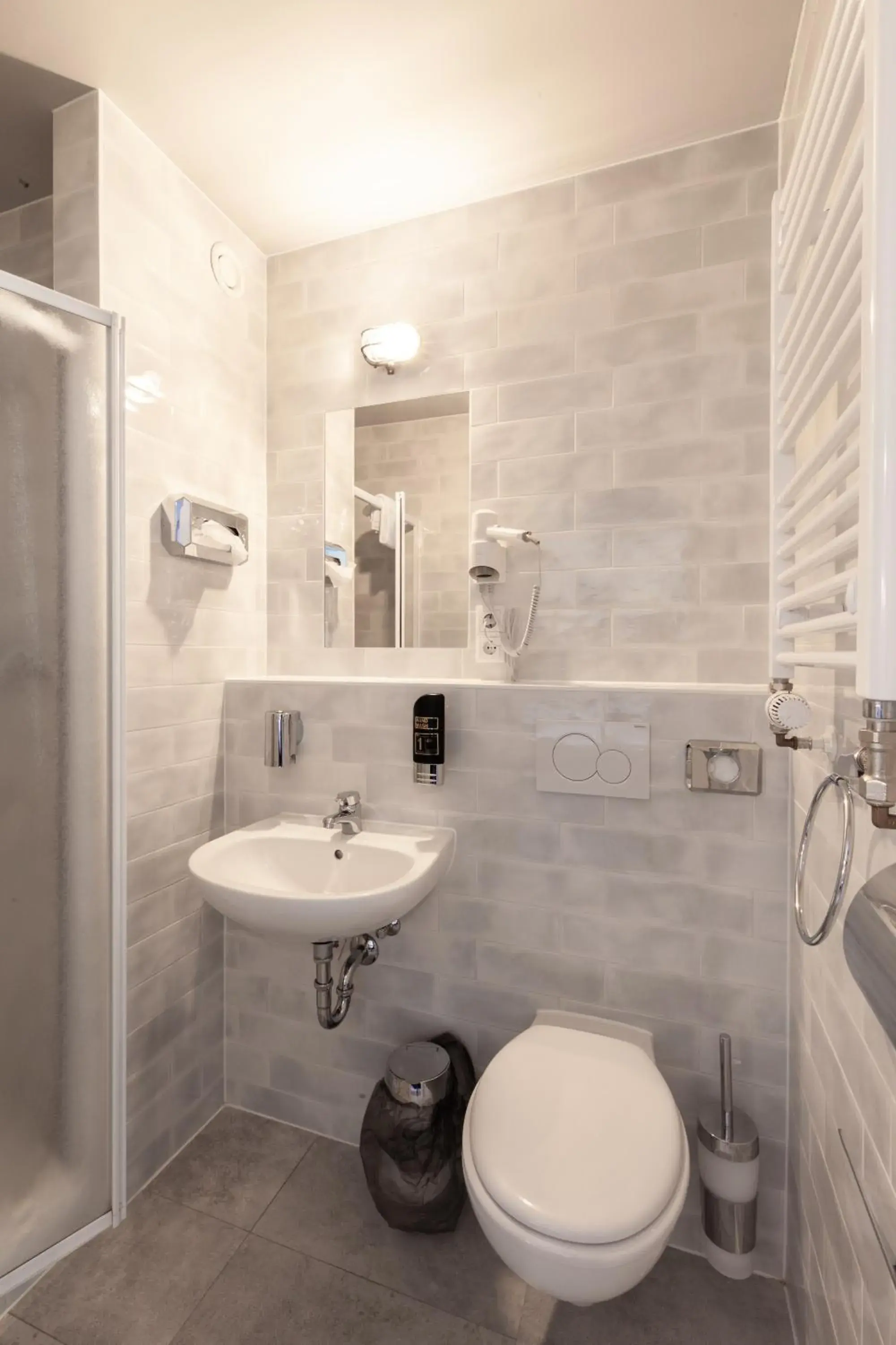 Bathroom in a&o Frankfurt Ostend Bathroom in a&o Frankfurt Ostend