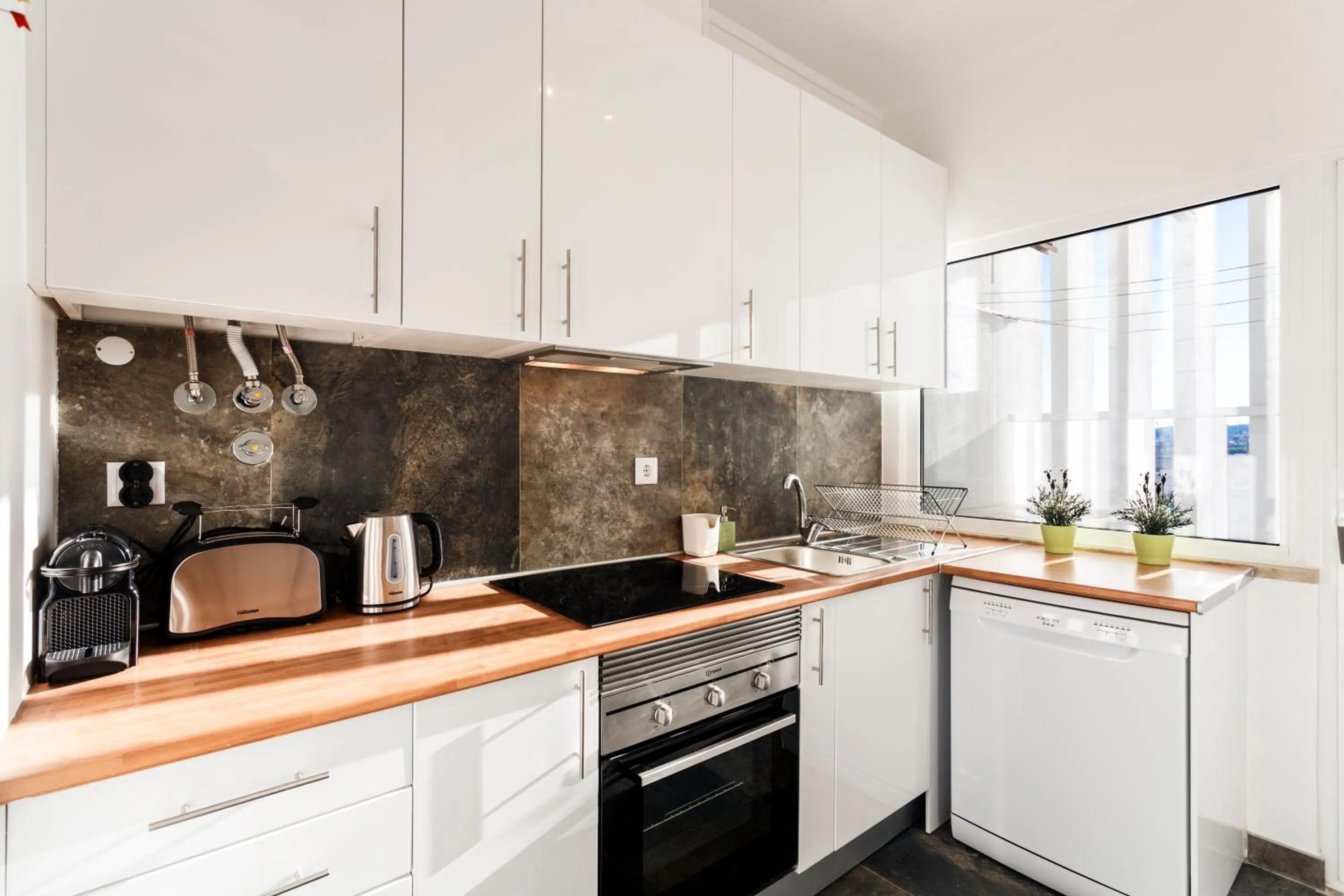 Kitchen or kitchenette in WHome | Anjos Premium Apartment #8