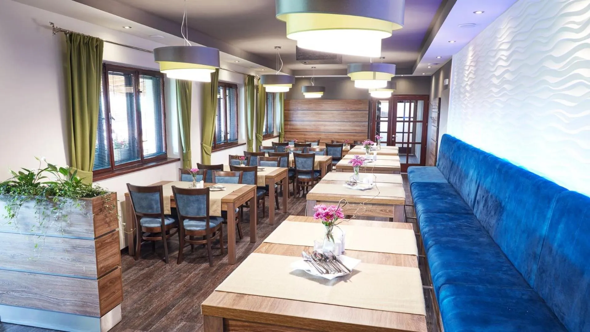 Restaurant/places to eat in Penzion Archery