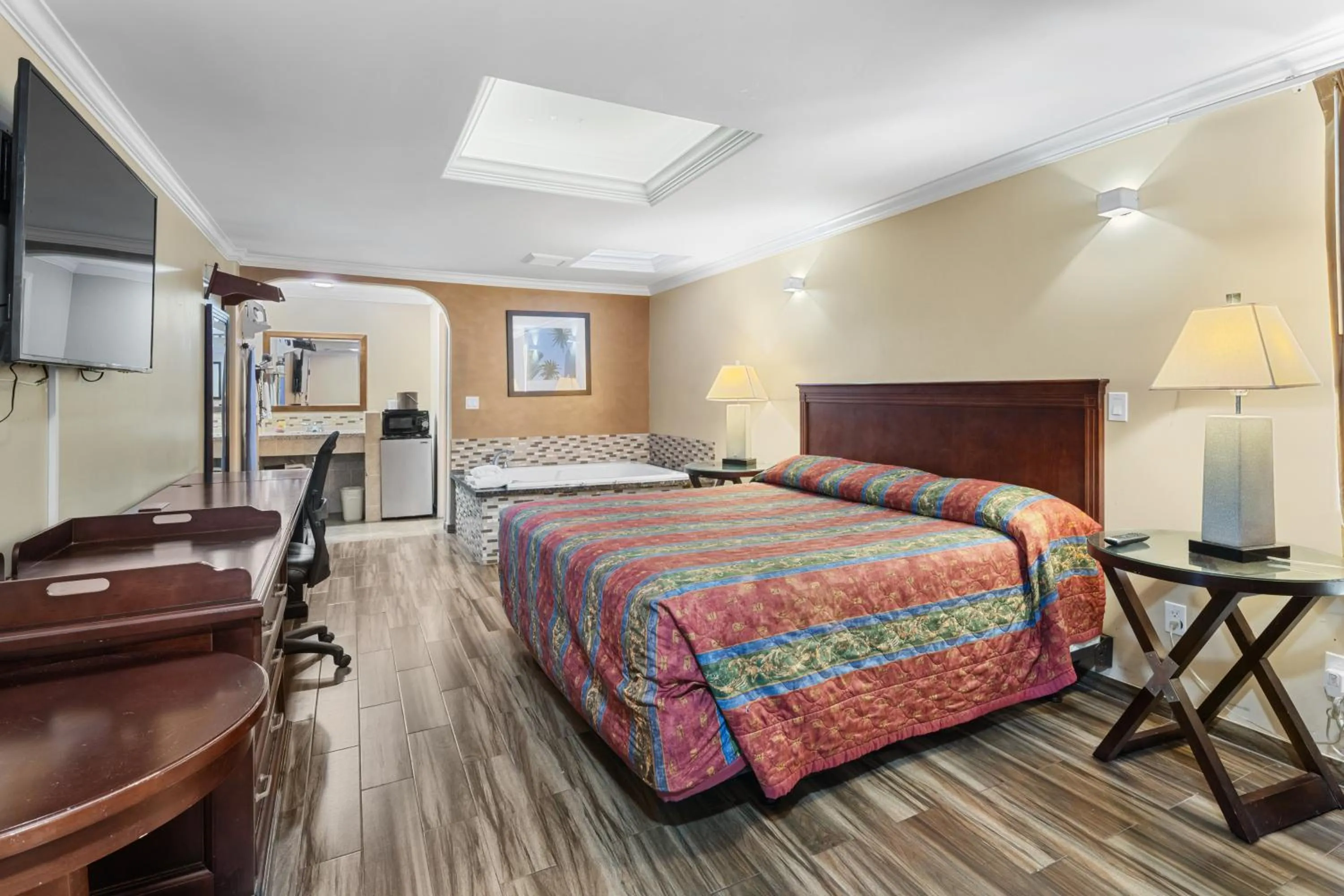 Bed in Sky Palm Motel - Orange