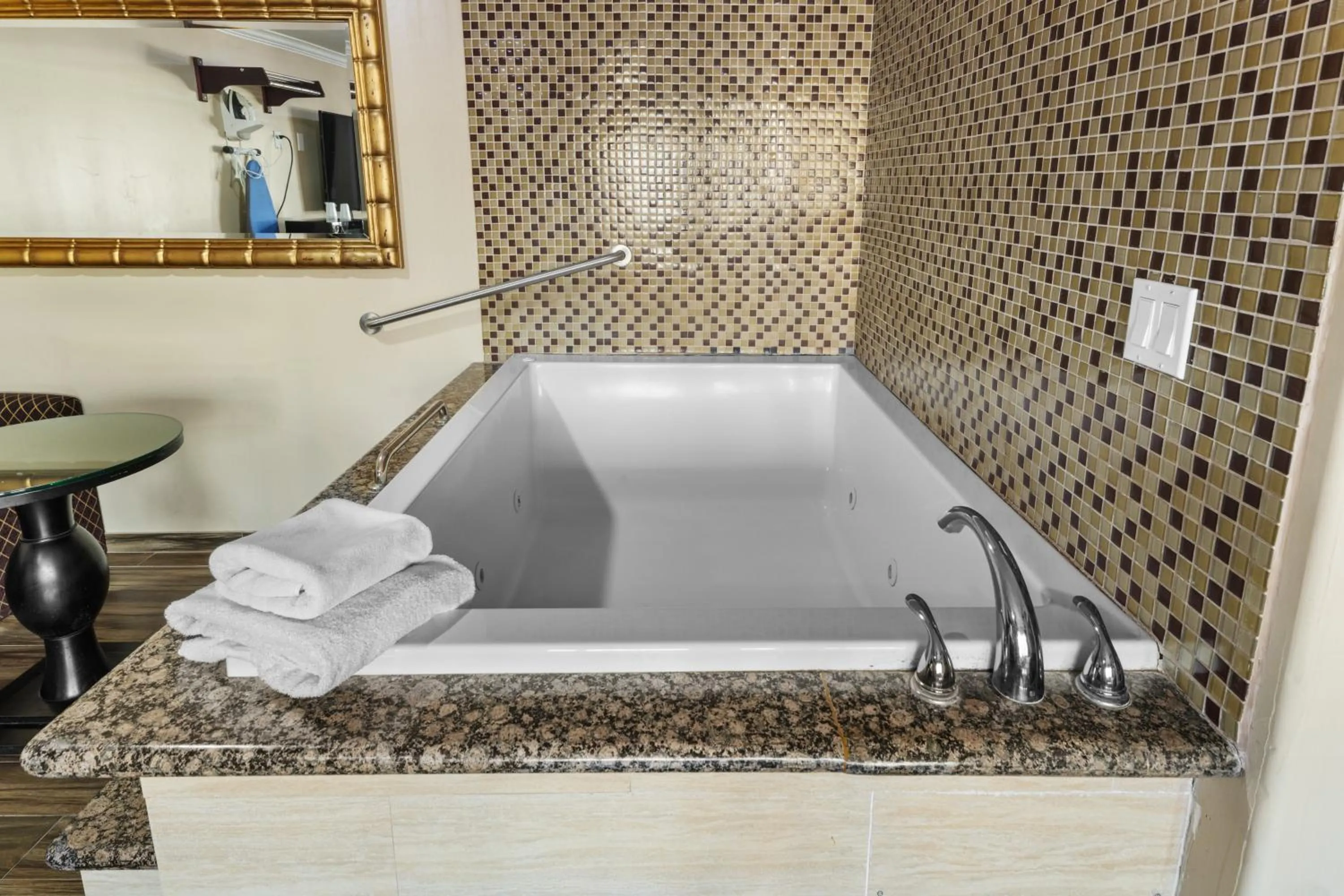 Sky Palm Motel - Orange