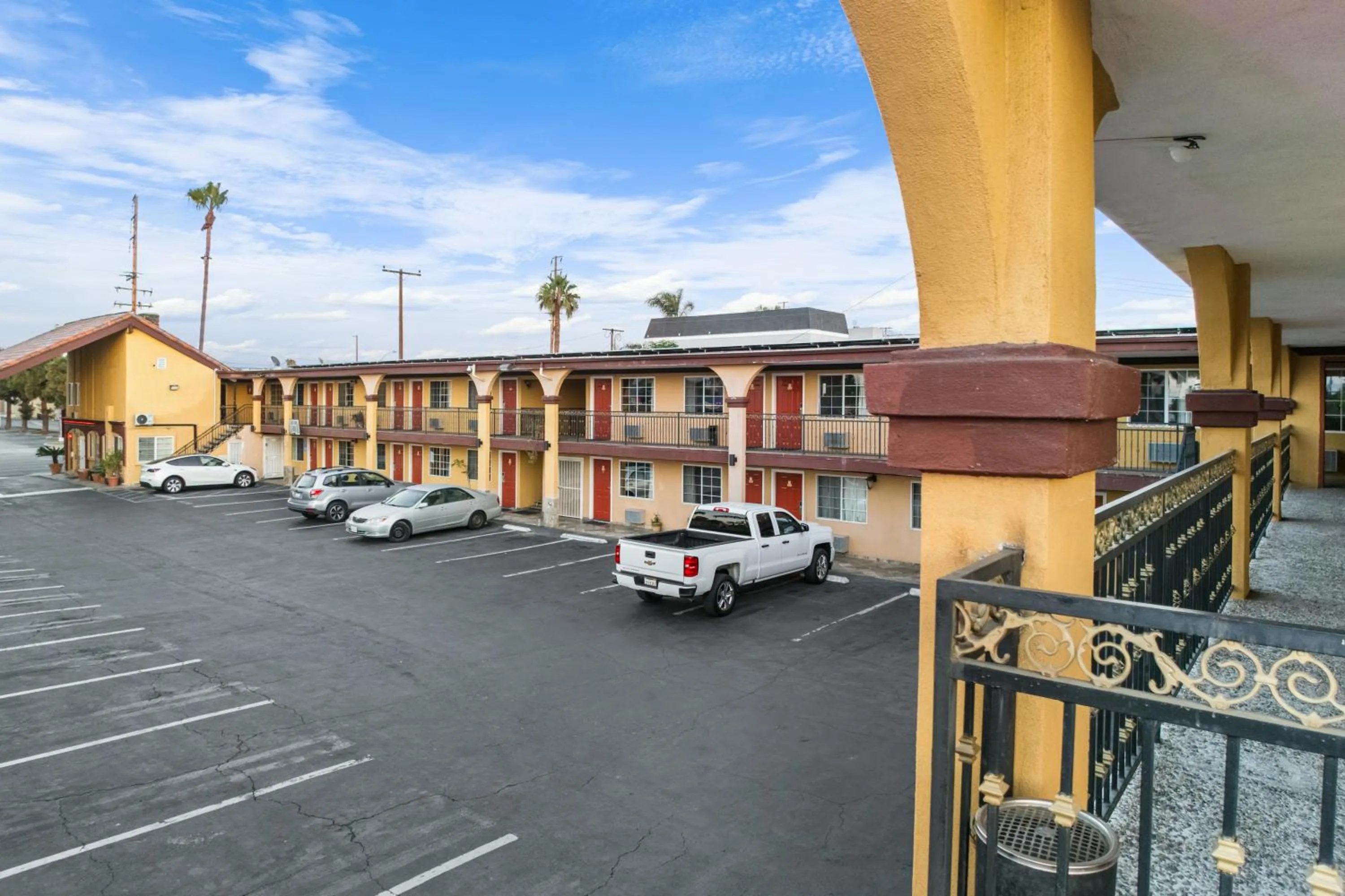 Sky Palm Motel - Orange