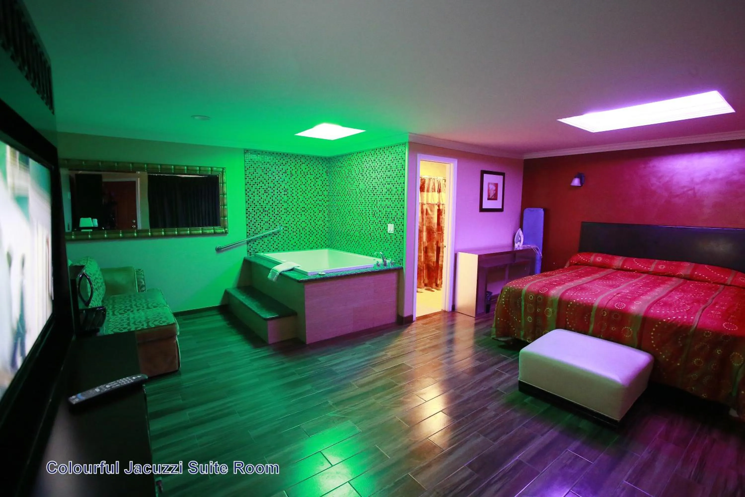 Bed in Sky Palm Motel - Orange