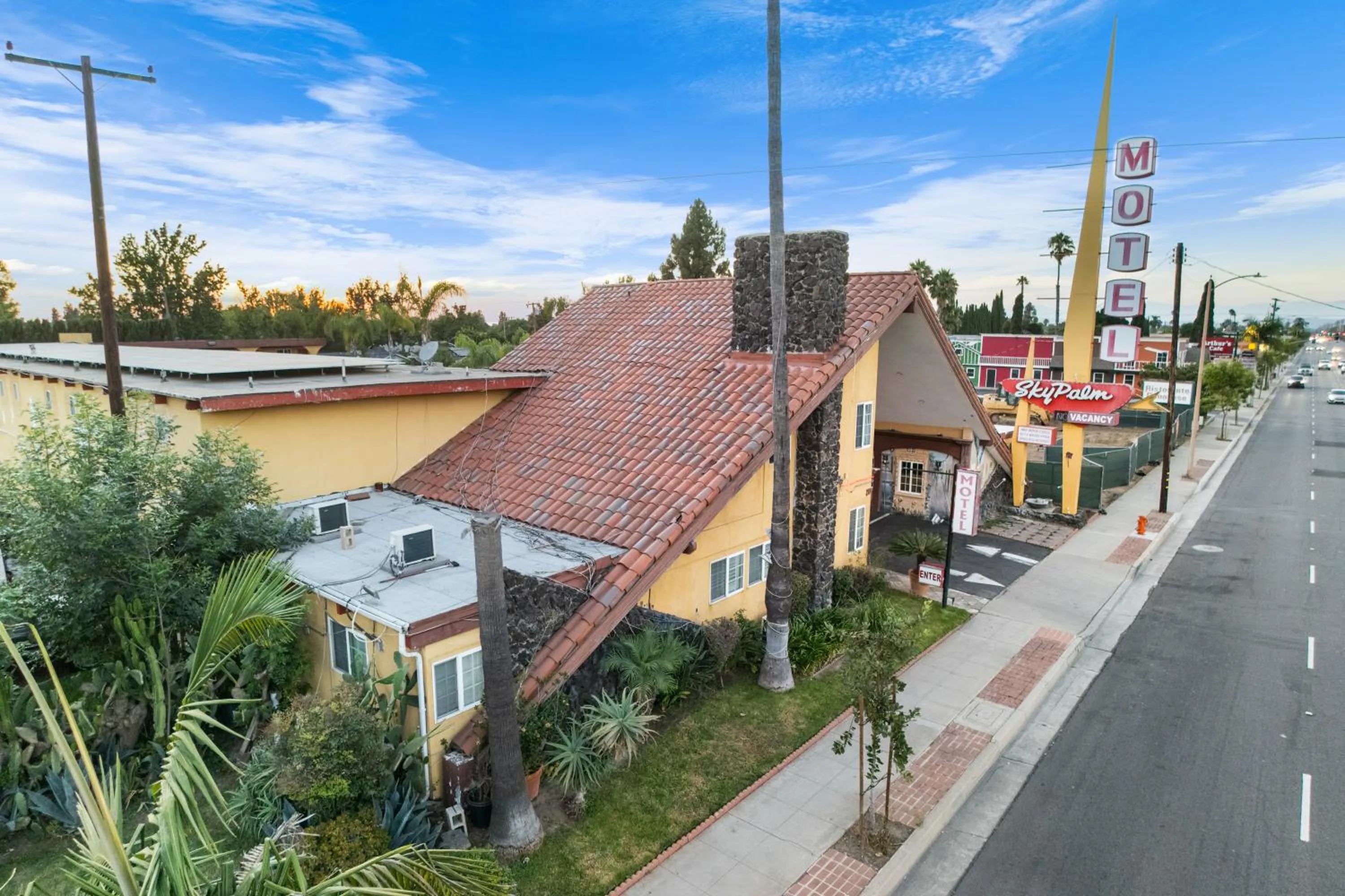 Sky Palm Motel - Orange