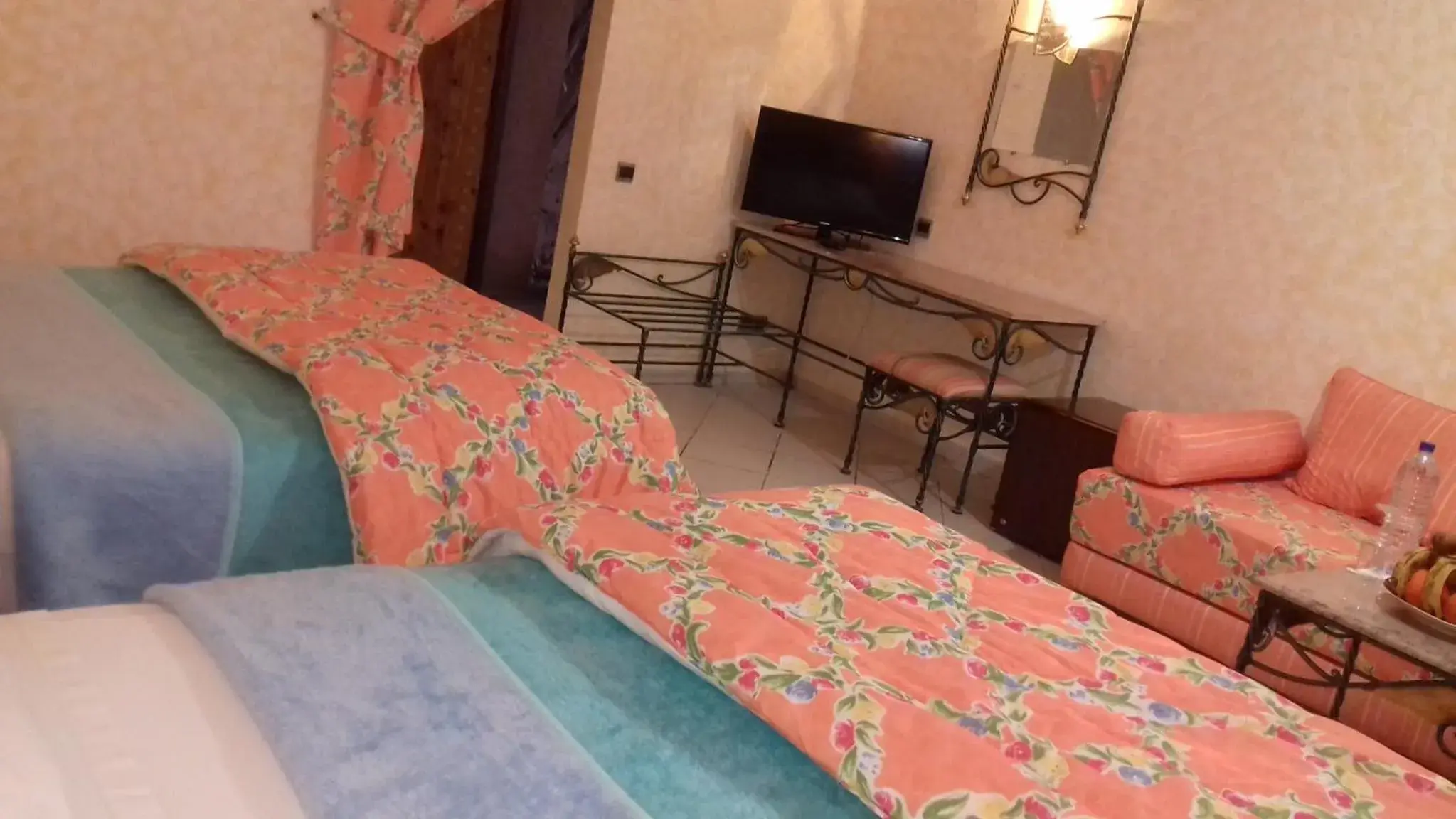 Communal lounge/ TV room, Bed in Belere Arfoud Communal lounge/ TV room, Bed in Belere Arfoud