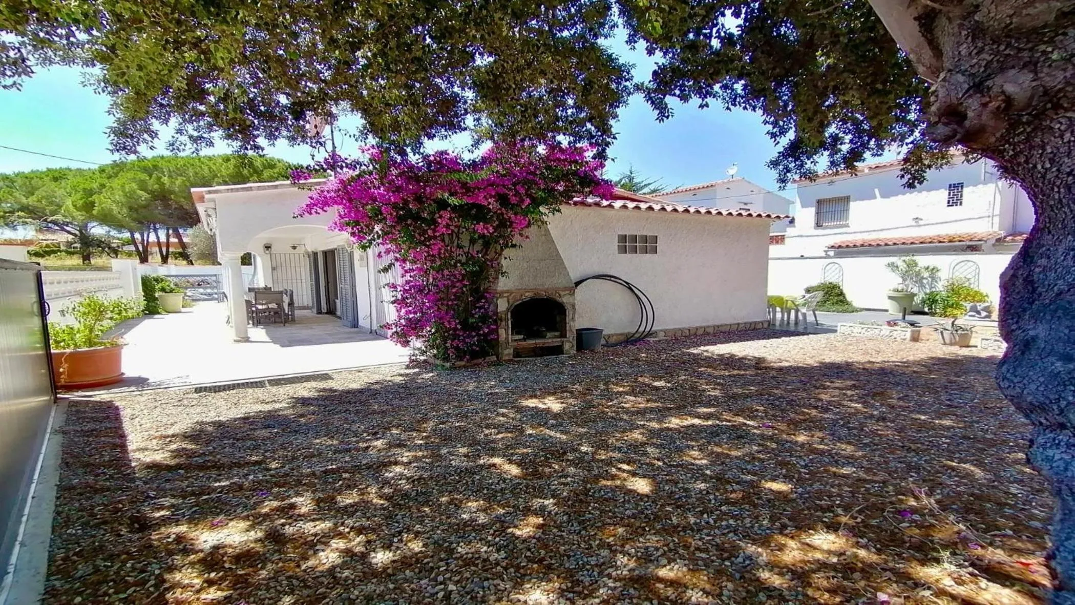 Property building in VACAY Villa Bella, piscina, sol y relax! en la Costa Brava, L'Escala!
