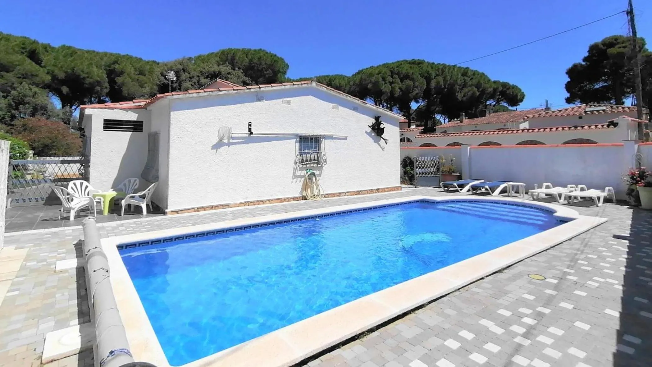 Property building in VACAY Villa Bella, piscina, sol y relax! en la Costa Brava, L'Escala!