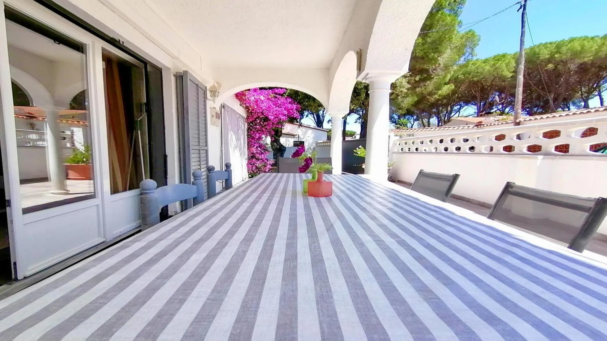 Property building in VACAY Villa Bella, piscina, sol y relax! en la Costa Brava, L'Escala!