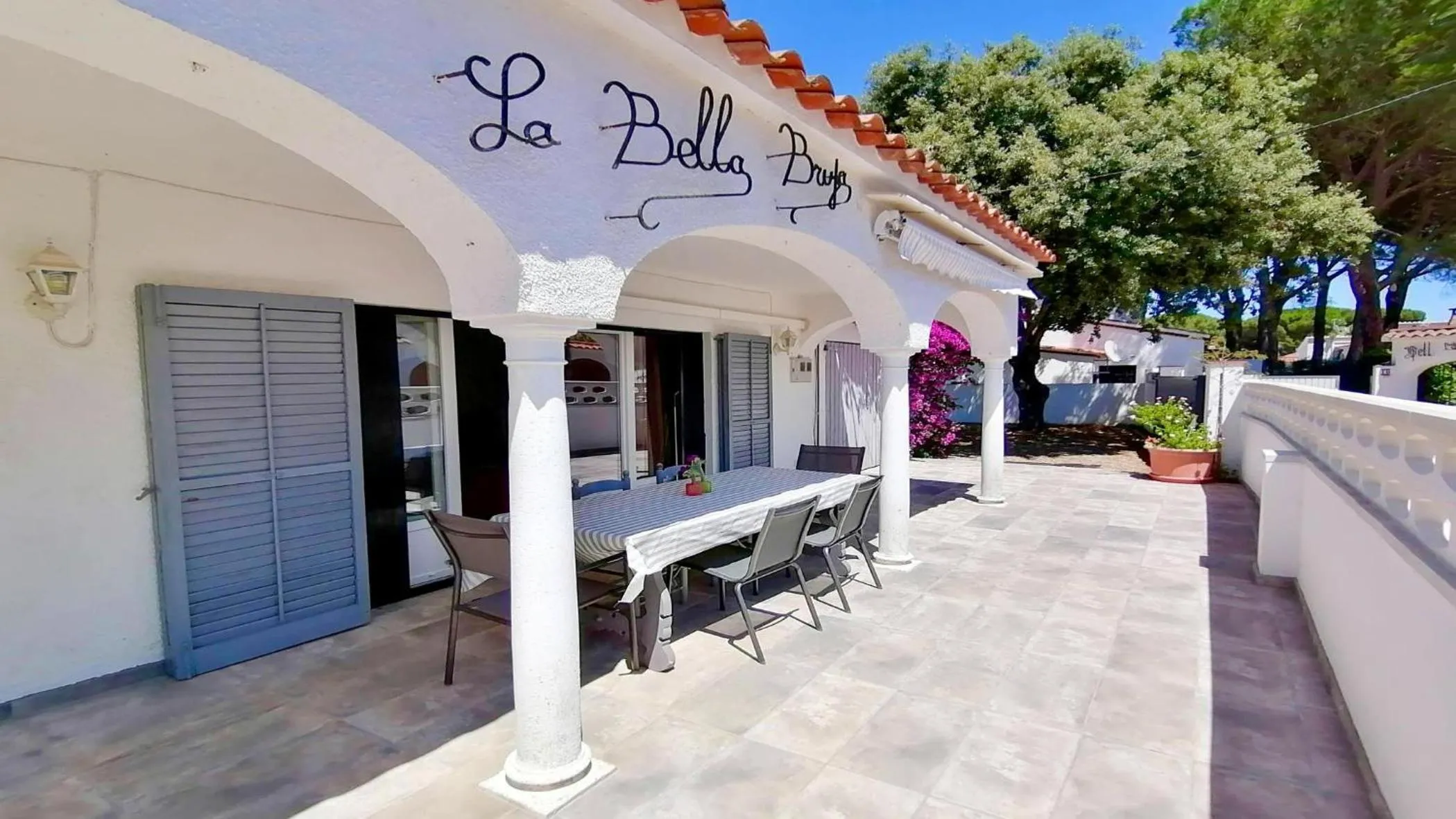Property building in VACAY Villa Bella, piscina, sol y relax! en la Costa Brava, L'Escala!