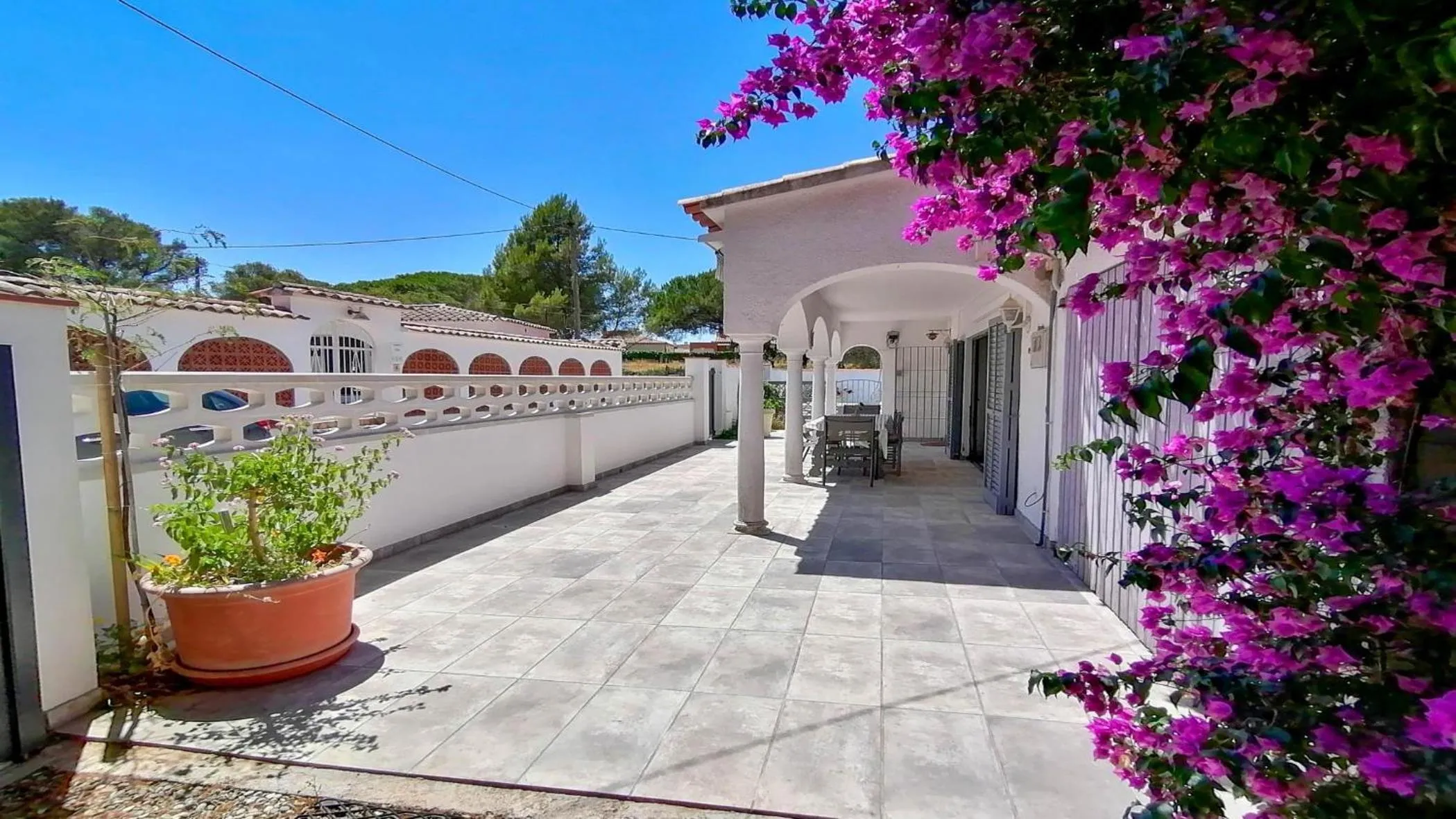 Property building in VACAY Villa Bella, piscina, sol y relax! en la Costa Brava, L'Escala!