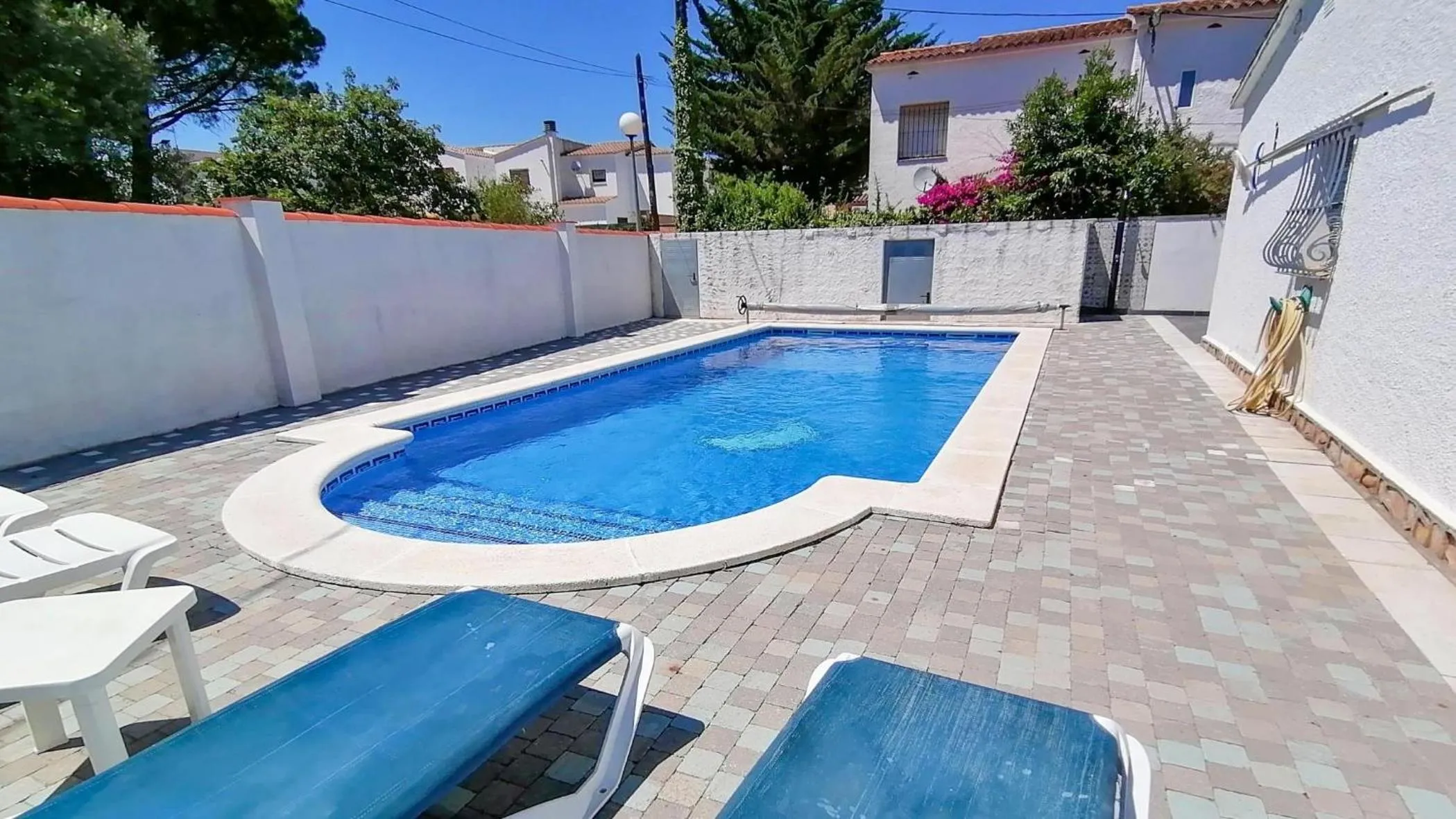Property building in VACAY Villa Bella, piscina, sol y relax! en la Costa Brava, L'Escala!