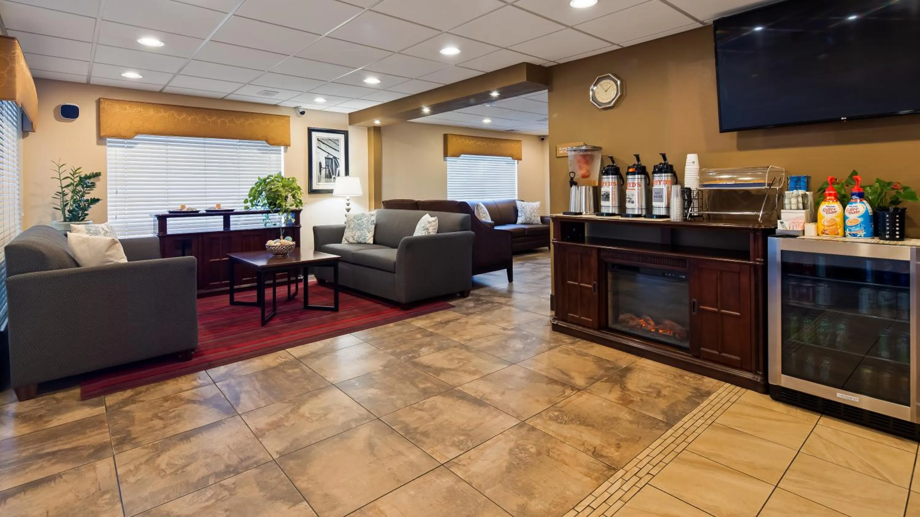 Continental breakfast in Best Western Inn & Suites