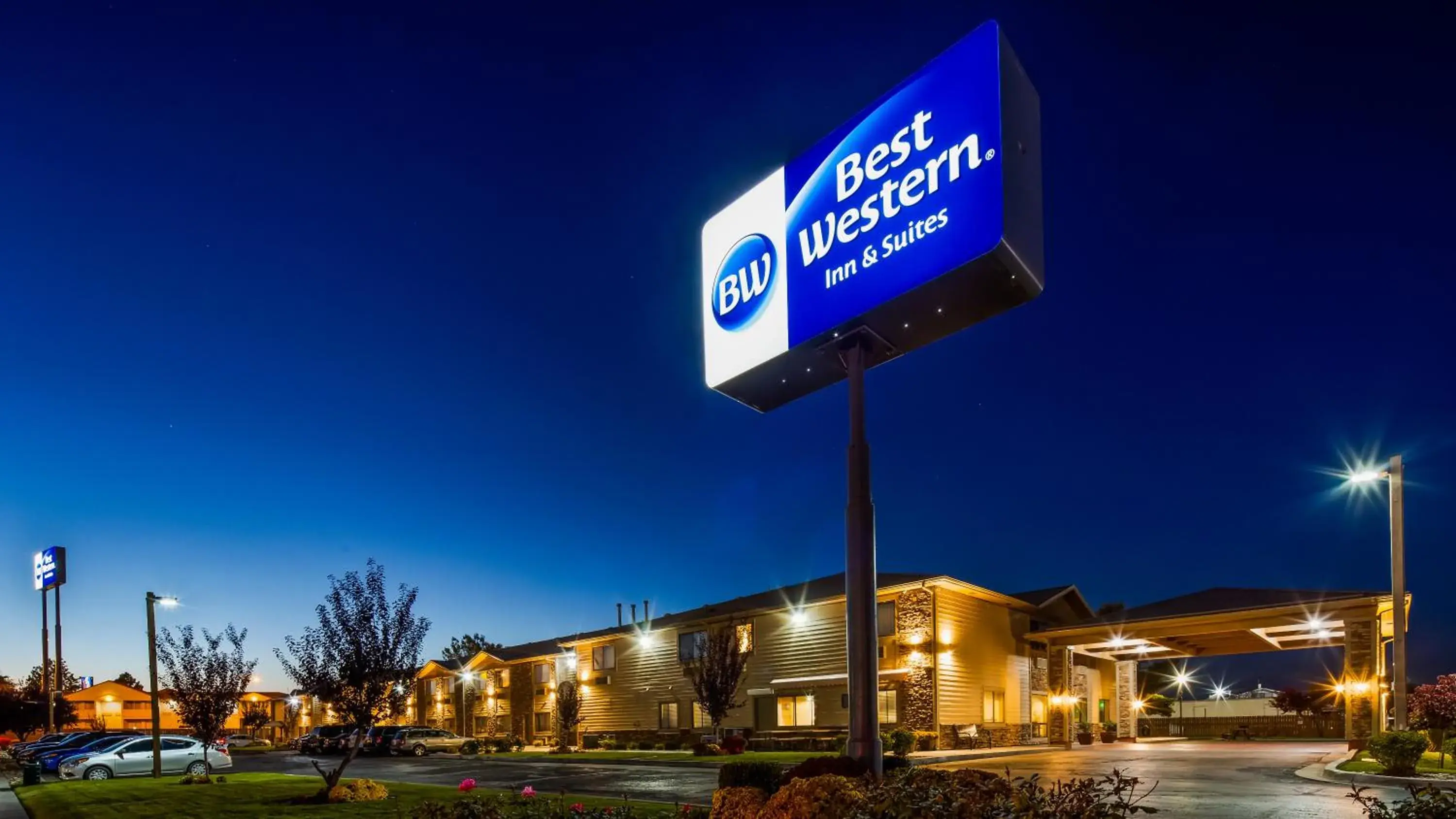 Facade/entrance in Best Western Inn & Suites Facade/entrance in Best Western Inn & Suites