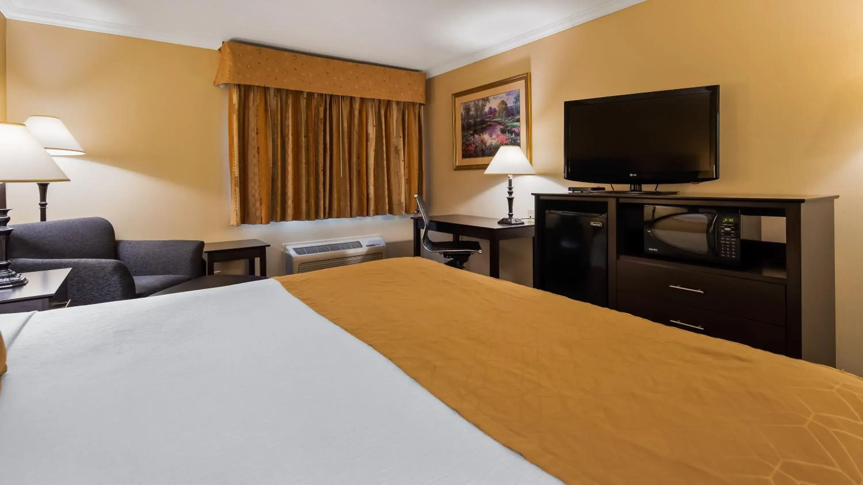 Bedroom, Bed in Best Western Inn & Suites Bedroom, Bed in Best Western Inn & Suites