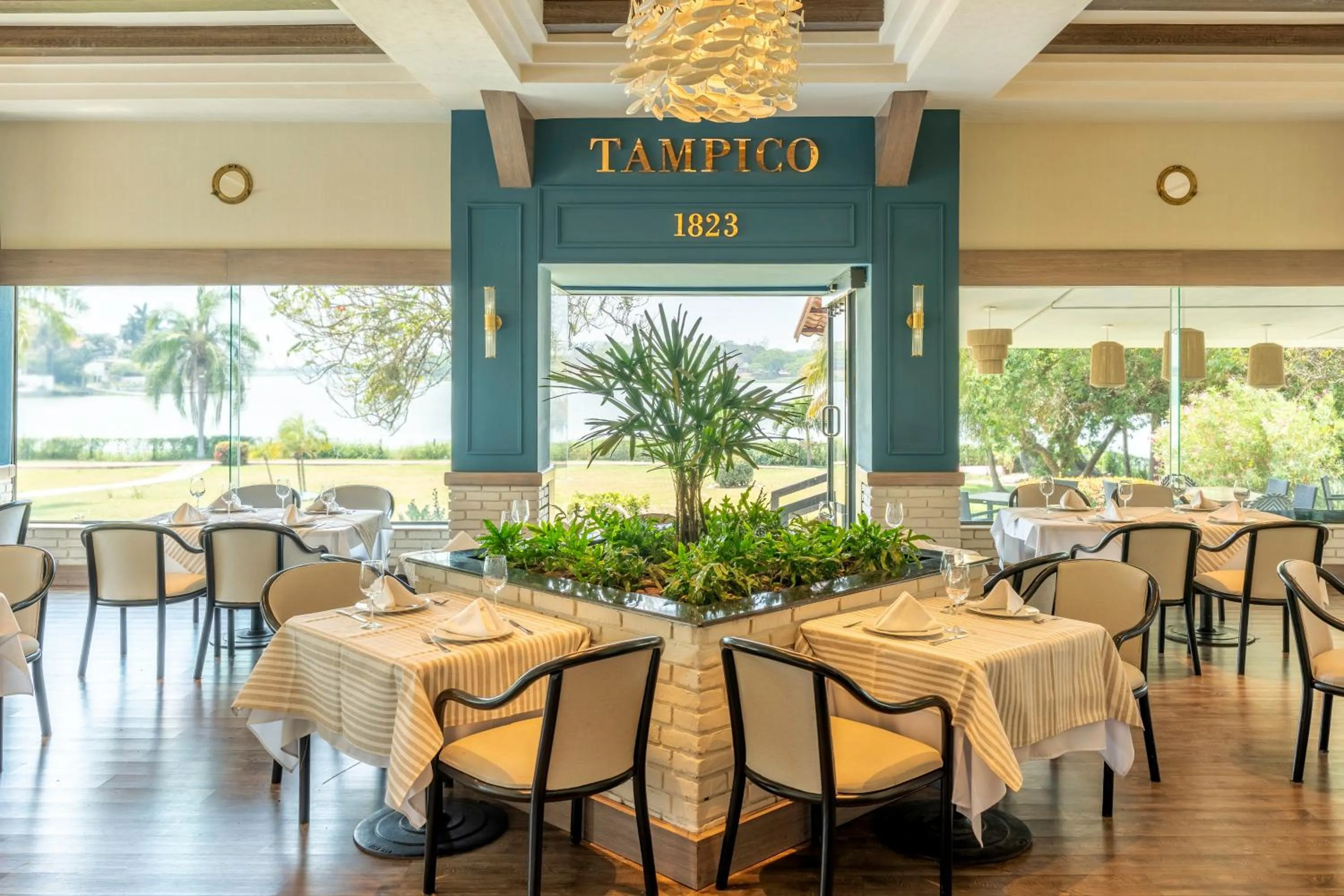 Restaurant/places to eat in Fiesta Inn Tampico