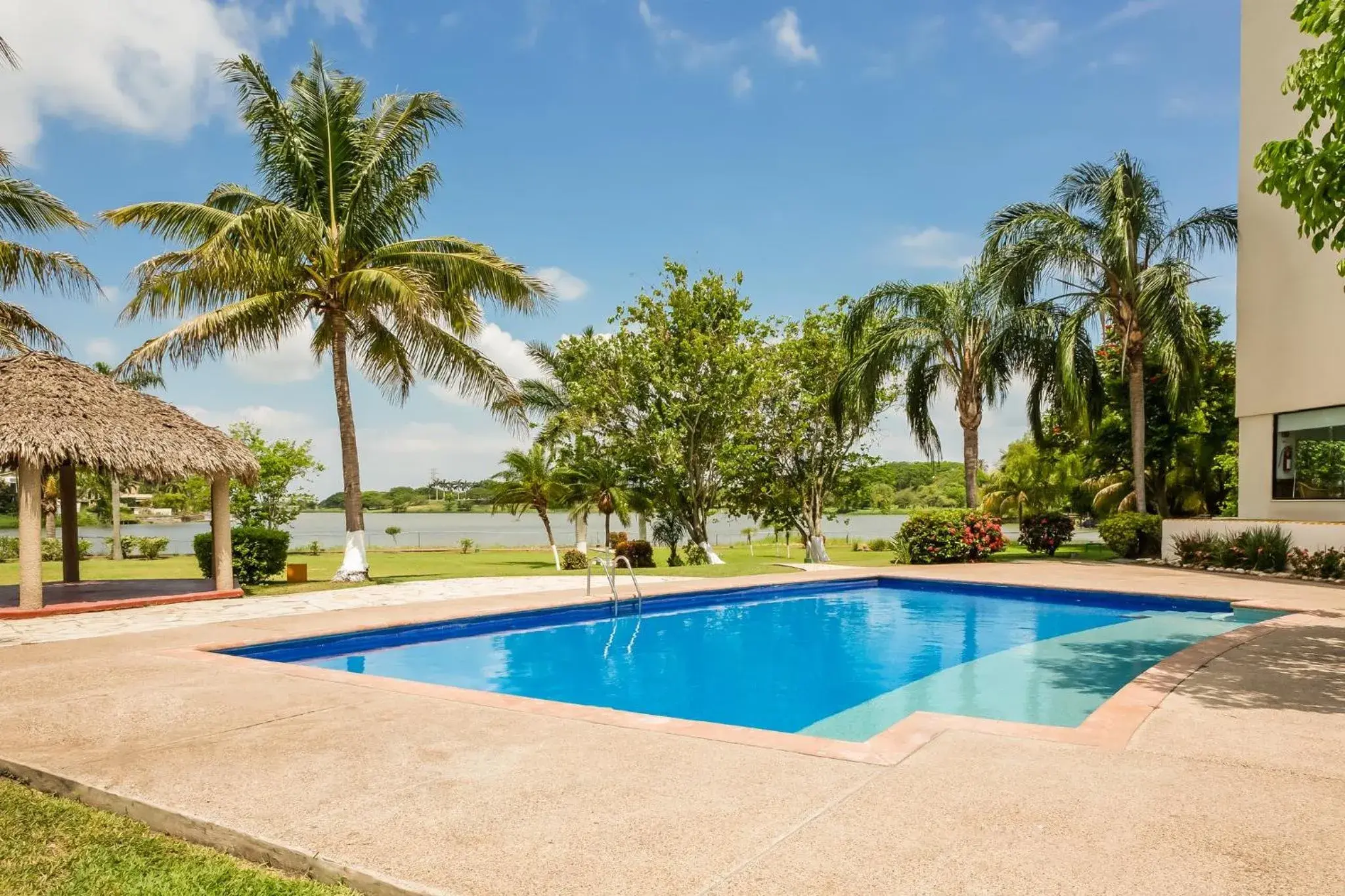 Swimming pool in Fiesta Inn Tampico Swimming pool in Fiesta Inn Tampico