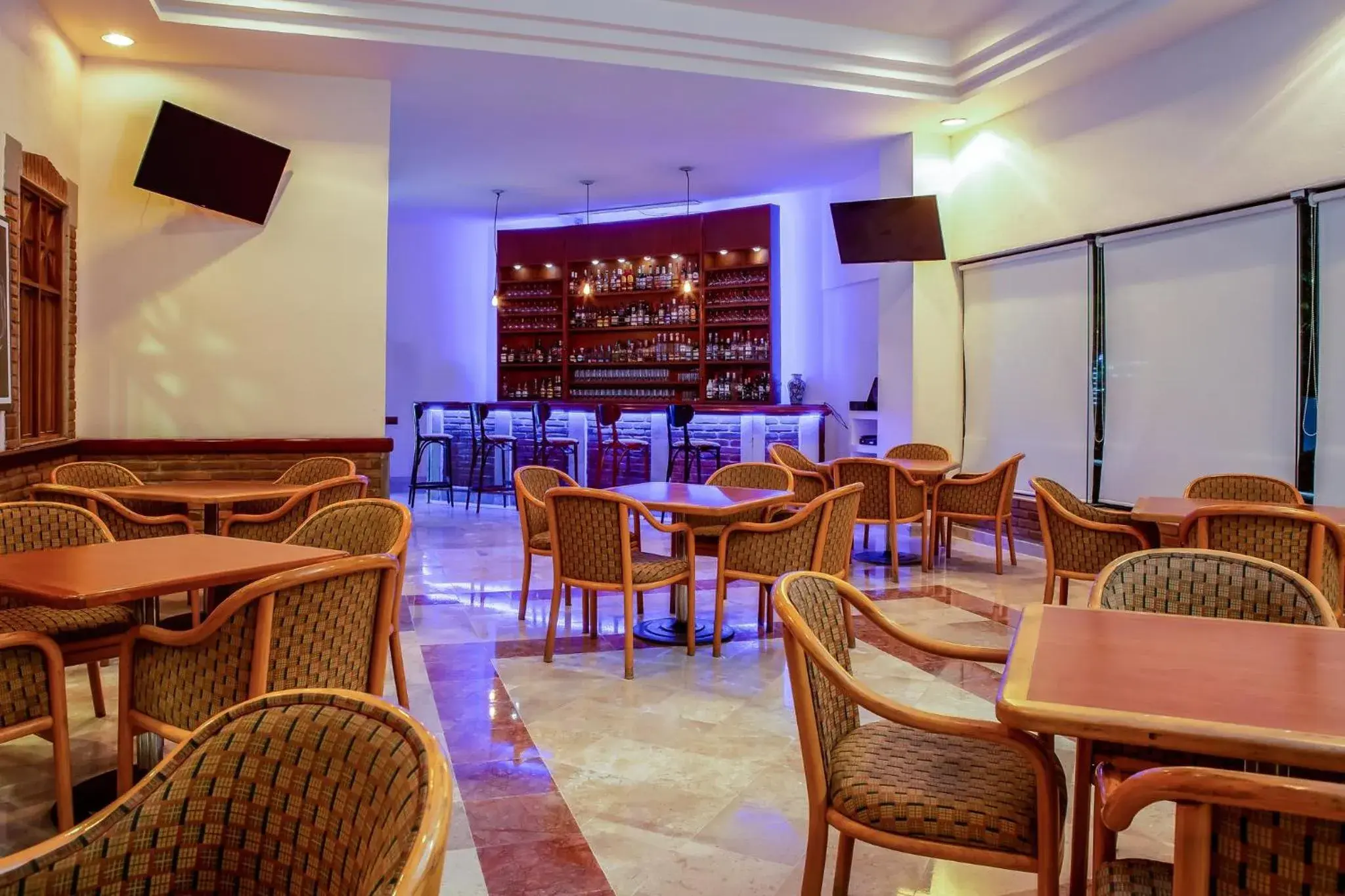 Lounge or bar in Fiesta Inn Tampico Lounge or bar in Fiesta Inn Tampico