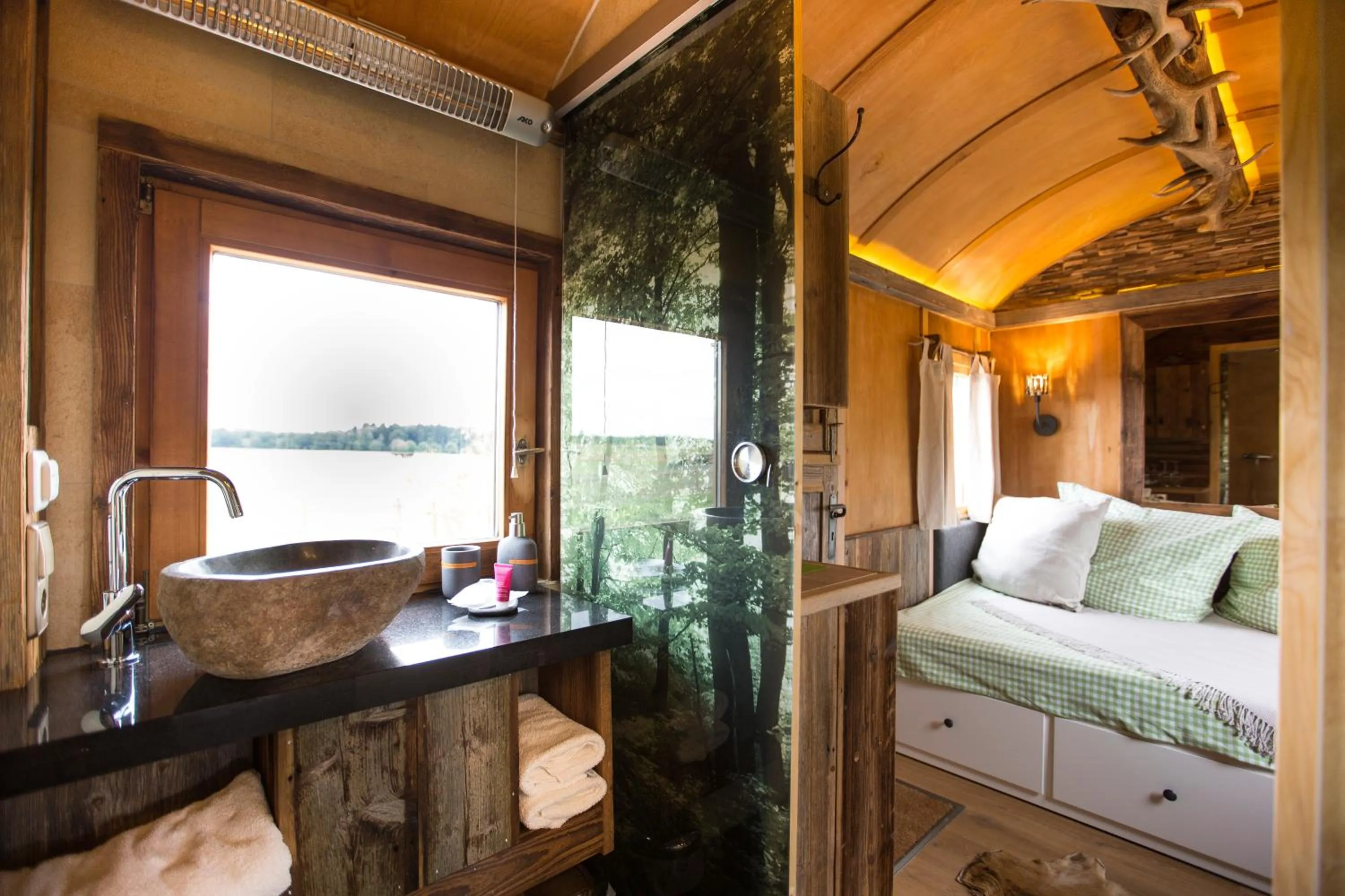 Photo of the whole room, Bed in Widmann's Löwen