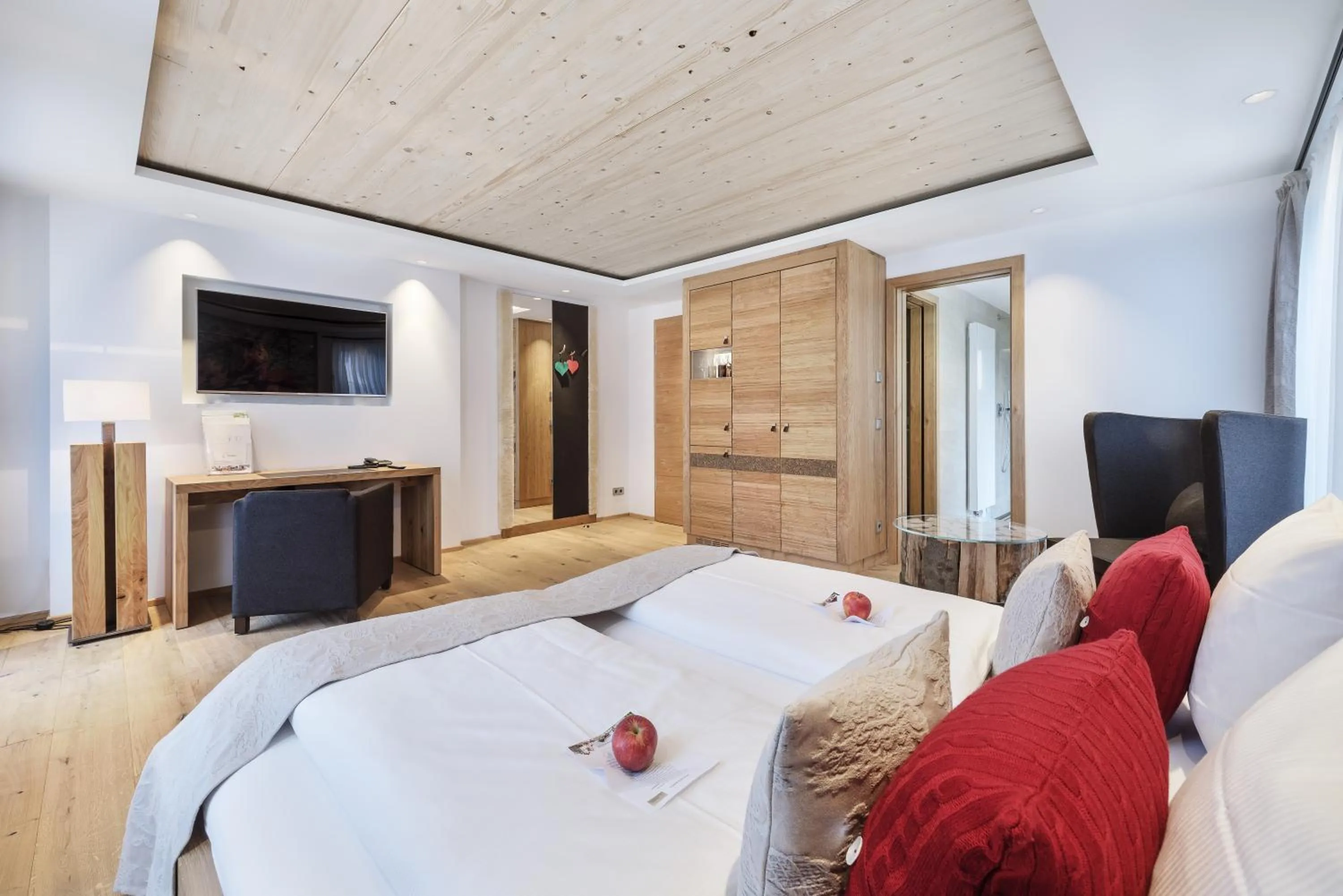 Photo of the whole room, Bed in Widmann's Löwen