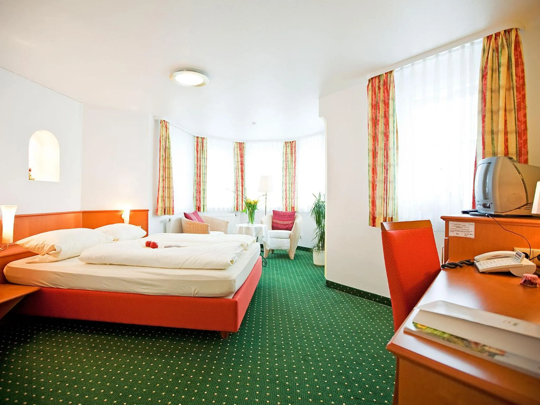 Photo of the whole room, Bed in Widmann's Löwen