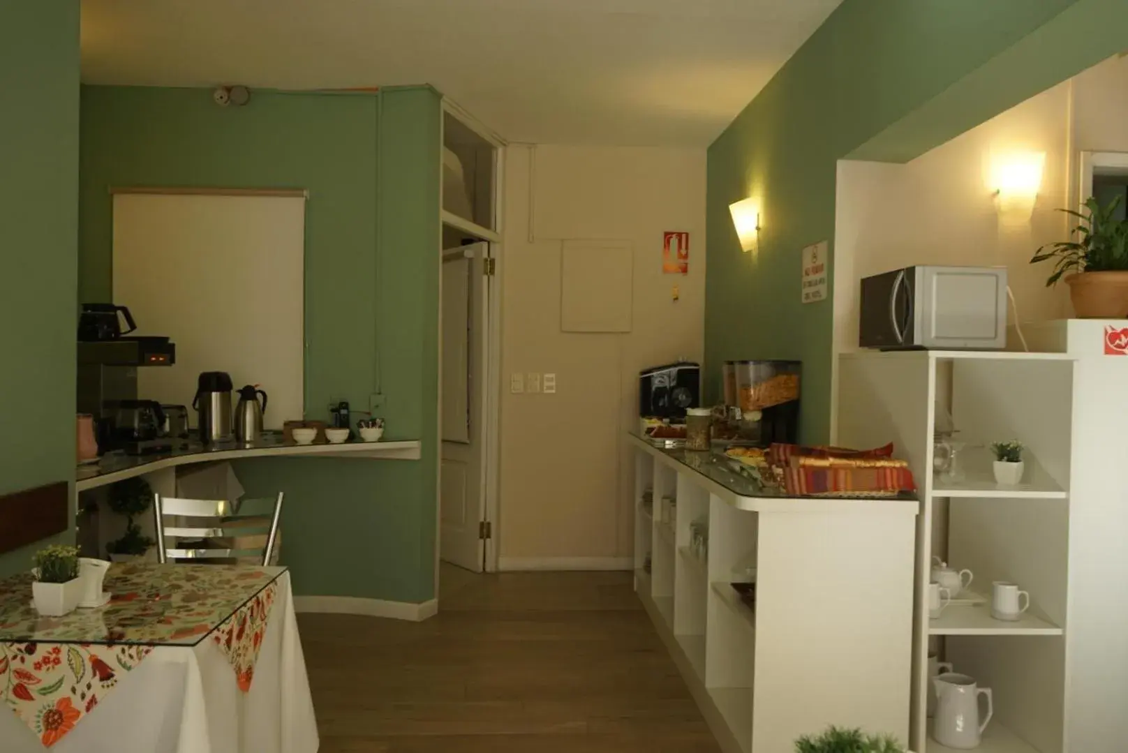 Buffet breakfast in De la Plaza Hotel Buffet breakfast in De la Plaza Hotel