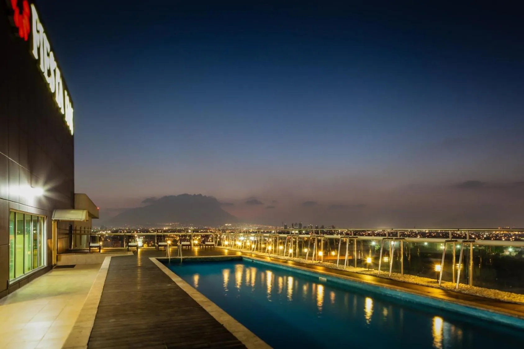 Swimming pool in Fiesta Inn Monterrey Fundidora