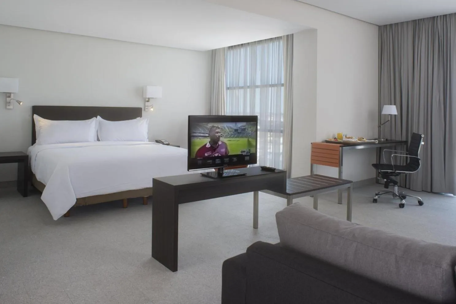 Bedroom, Bed in Fiesta Inn Monterrey Fundidora