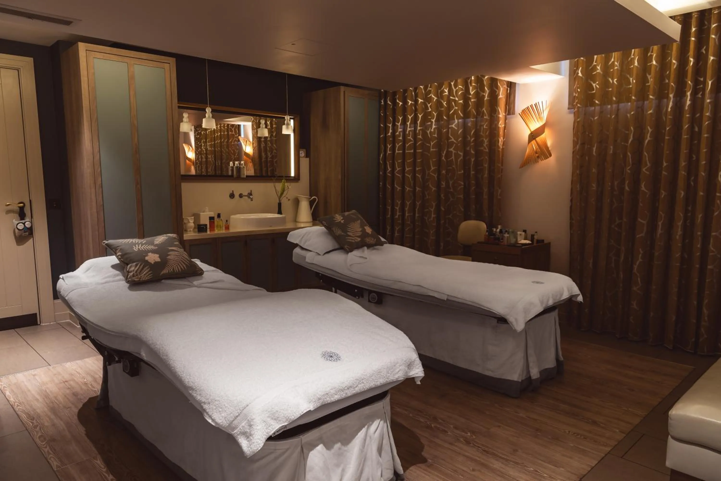 Massage, Bed in Dormy House Hotel