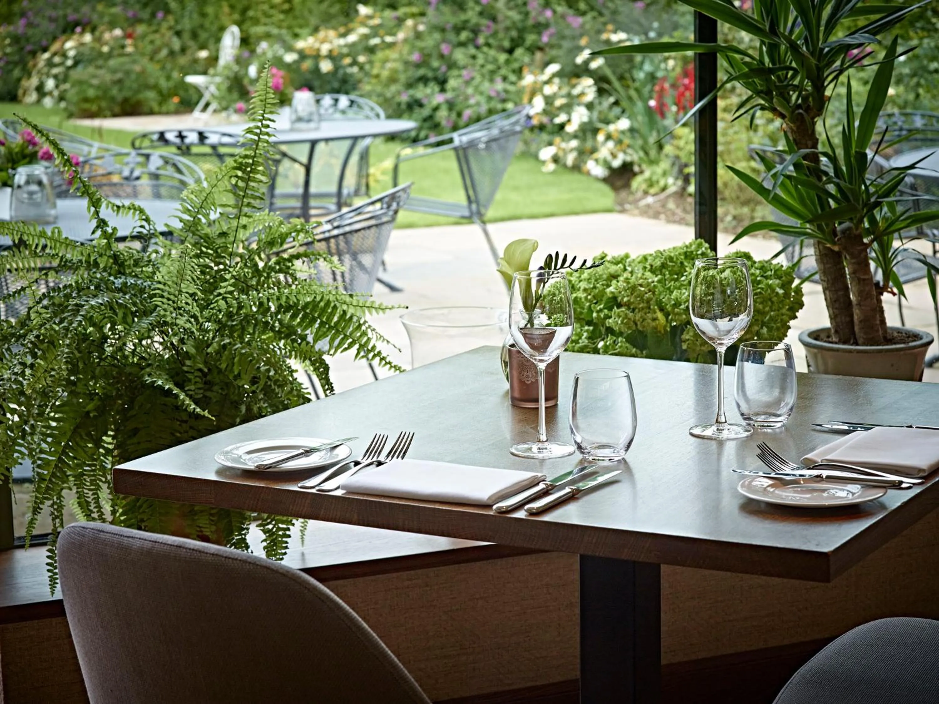 Restaurant/places to eat in Dormy House Hotel