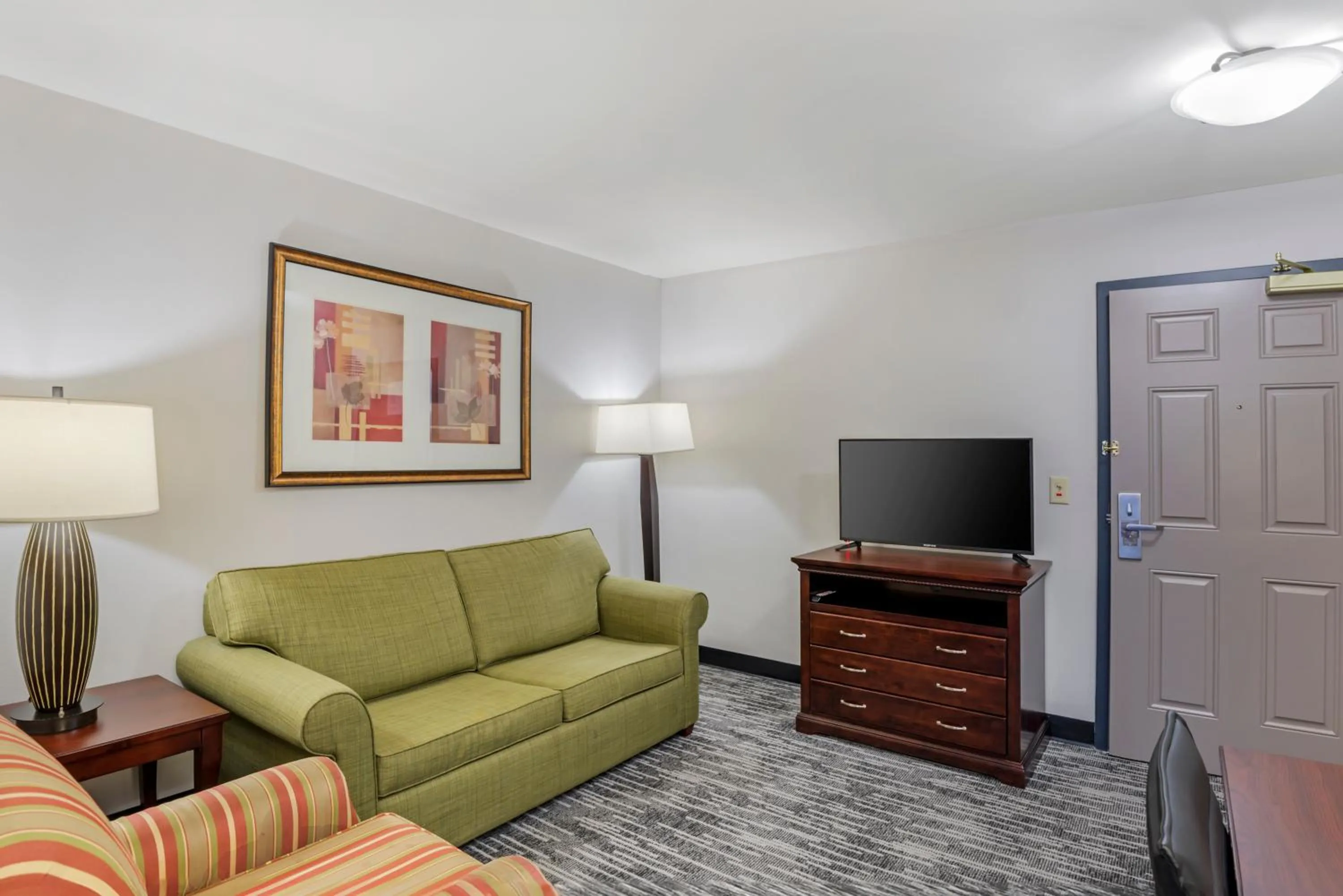 Seating area in Country Inn & Suites by Radisson, Ashland - Hanover, VA