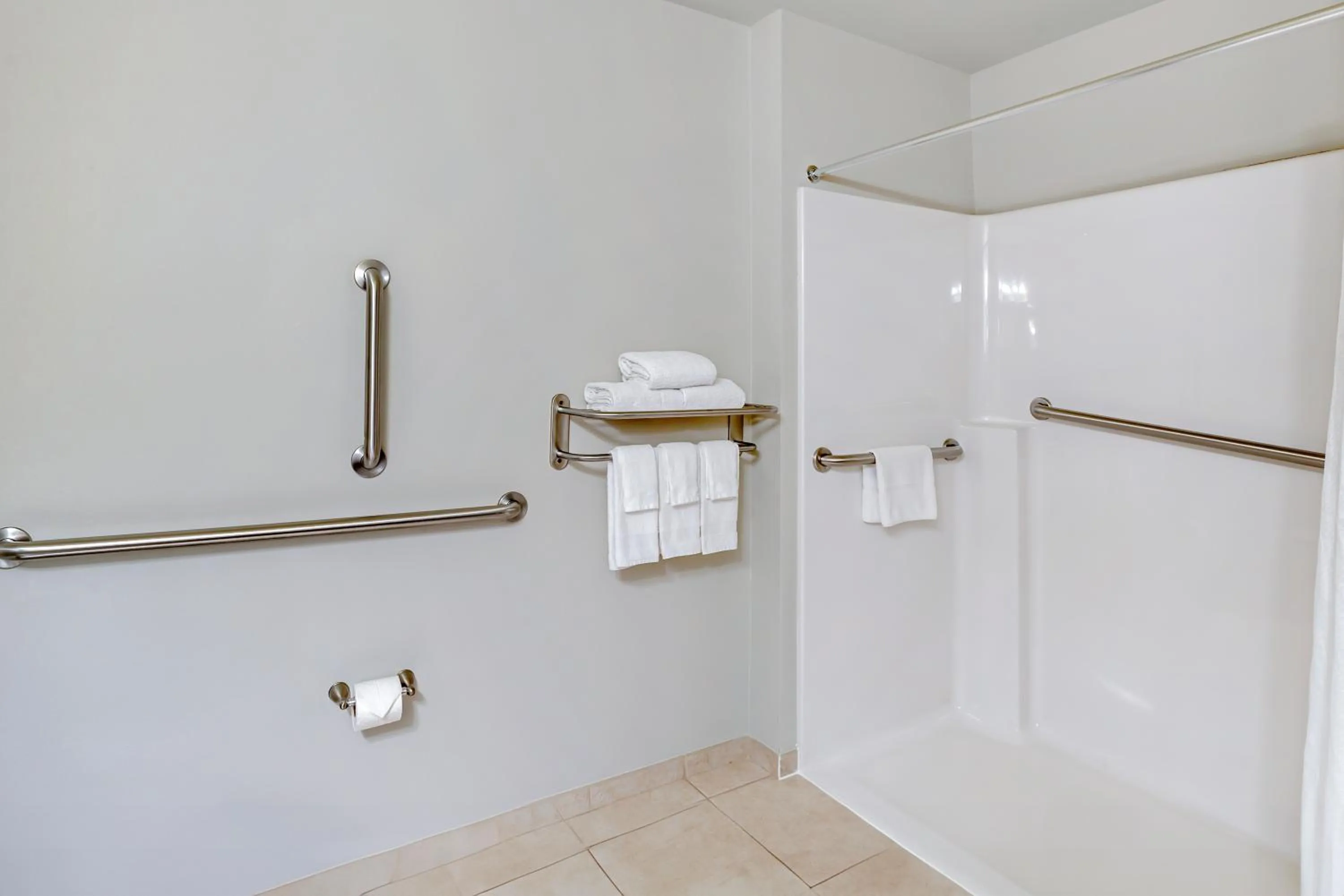 Shower in Country Inn & Suites by Radisson, Ashland - Hanover, VA