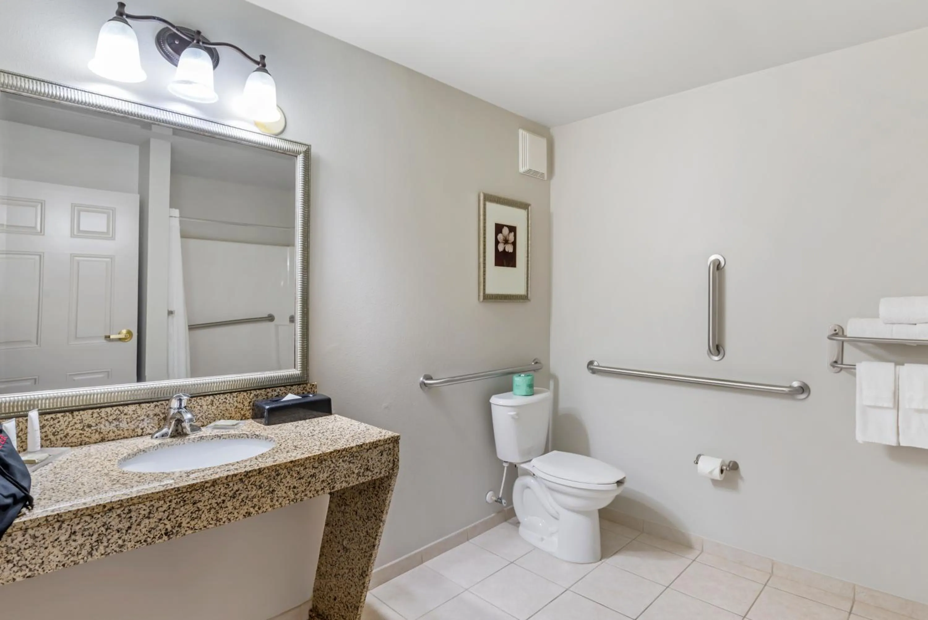 Bathroom in Country Inn & Suites by Radisson, Ashland - Hanover, VA