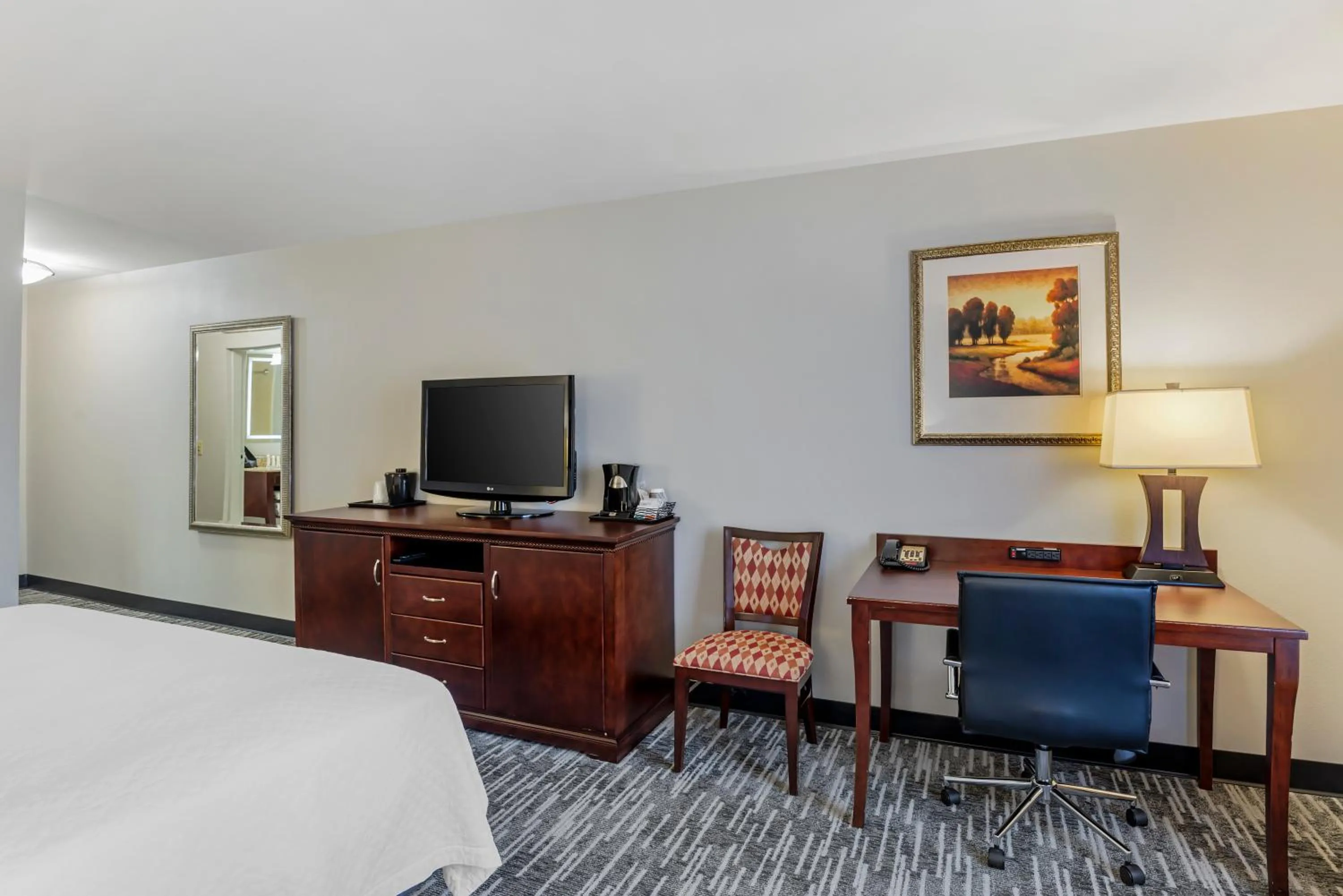 Bed in Country Inn & Suites by Radisson, Ashland - Hanover, VA