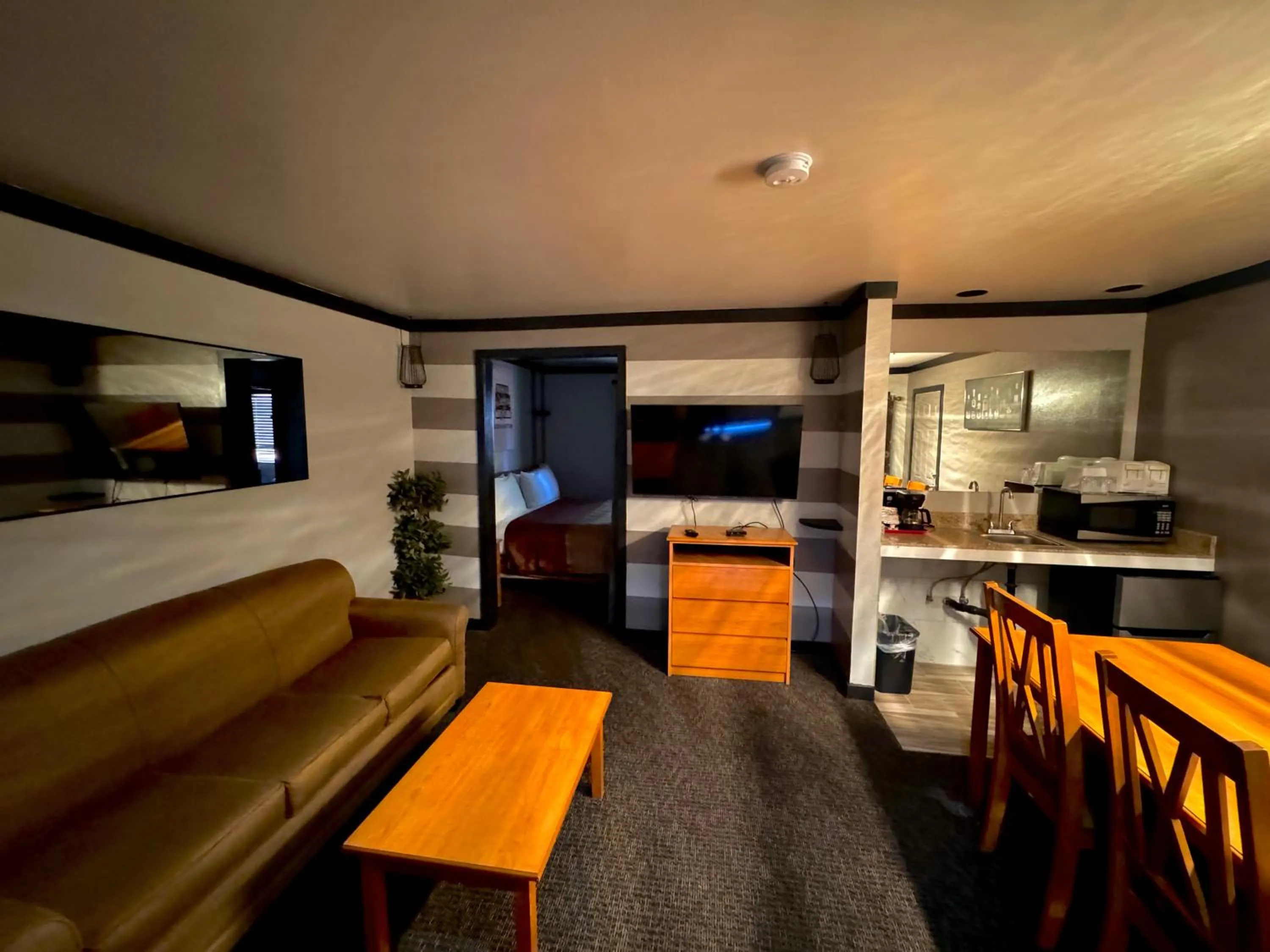 TV and multimedia in Cascade Lodge - Central Bend Retreat