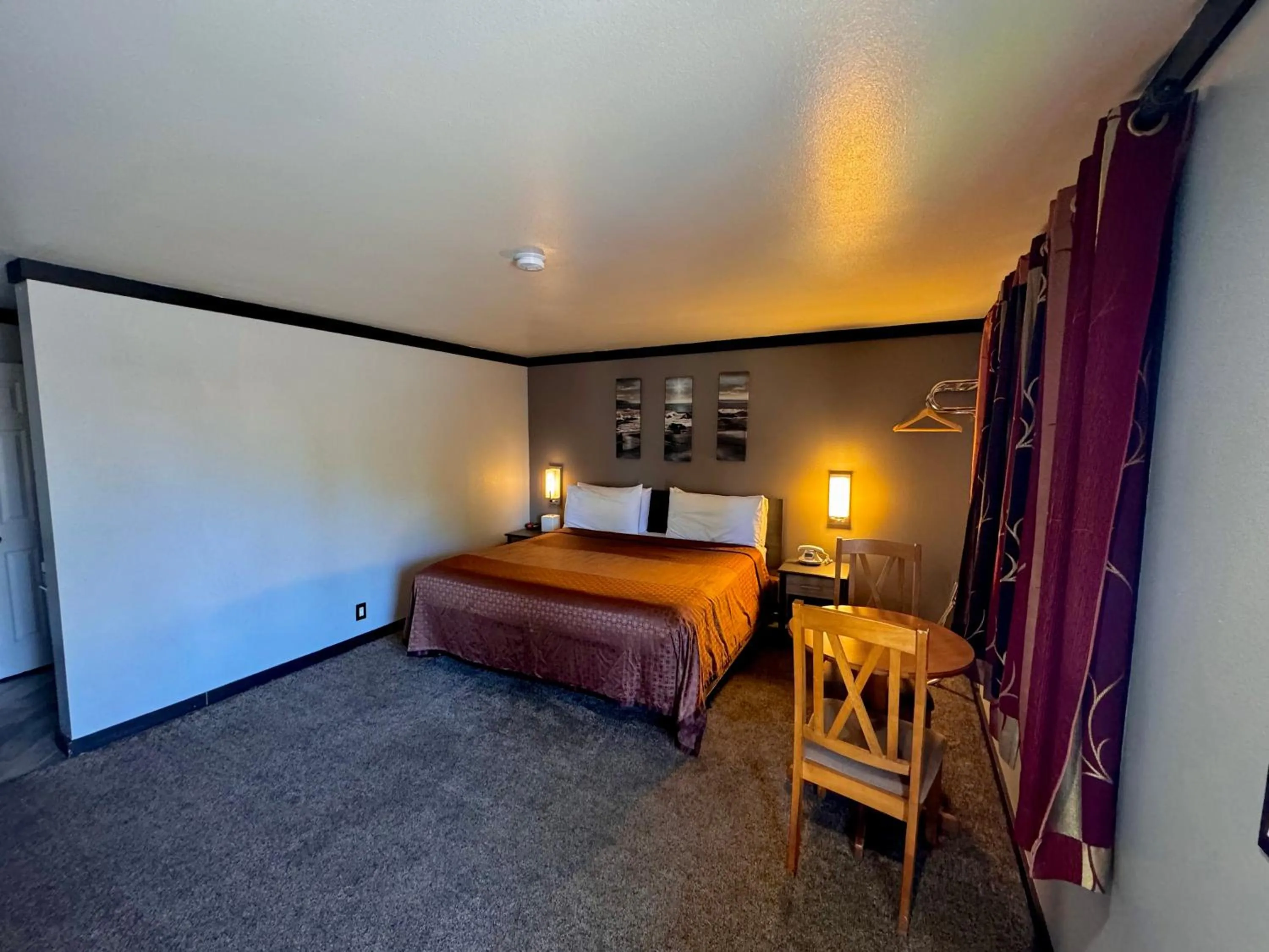 Bed in Cascade Lodge - Central Bend Retreat