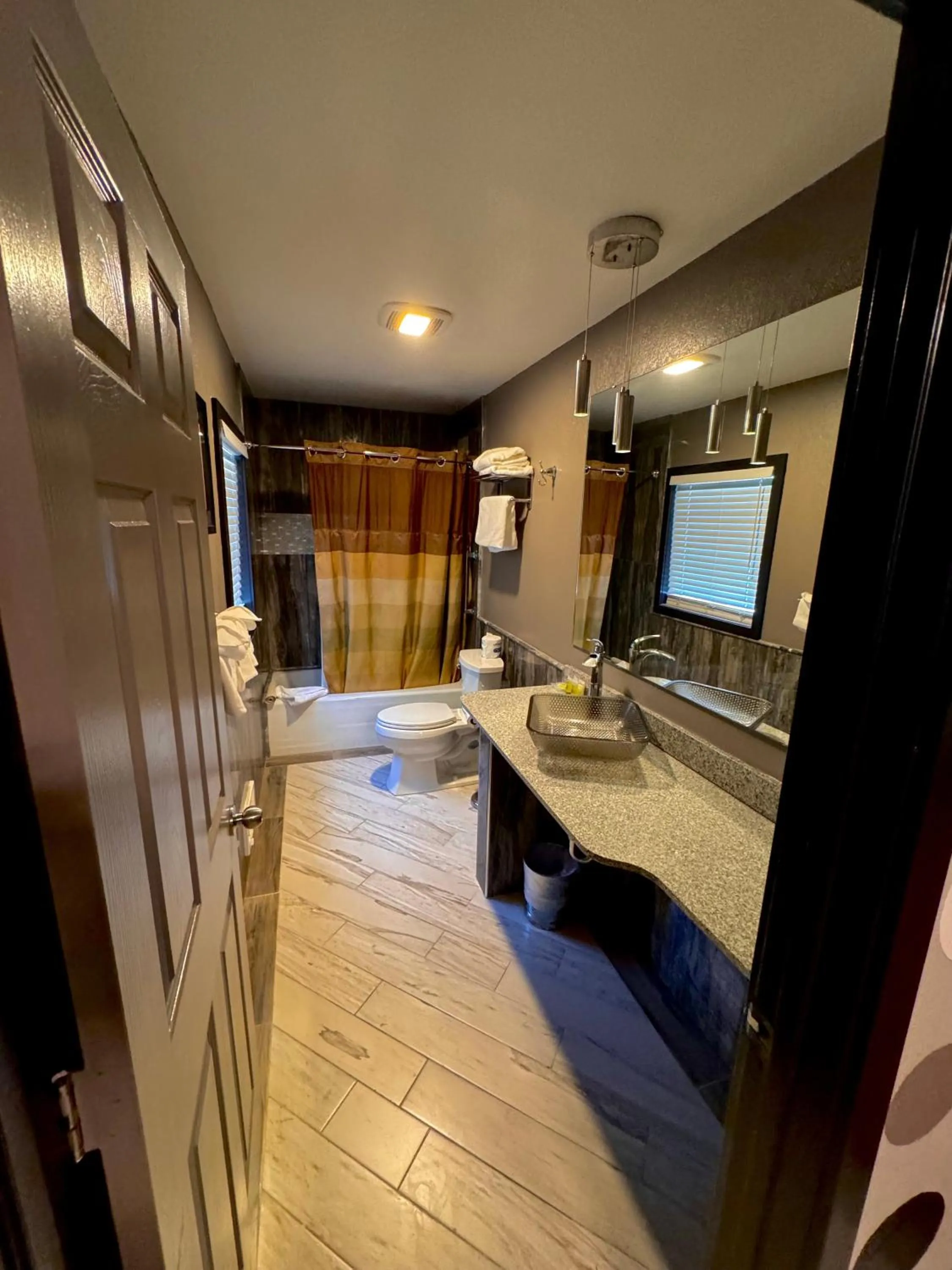 Bathroom in Cascade Lodge - Central Bend Retreat