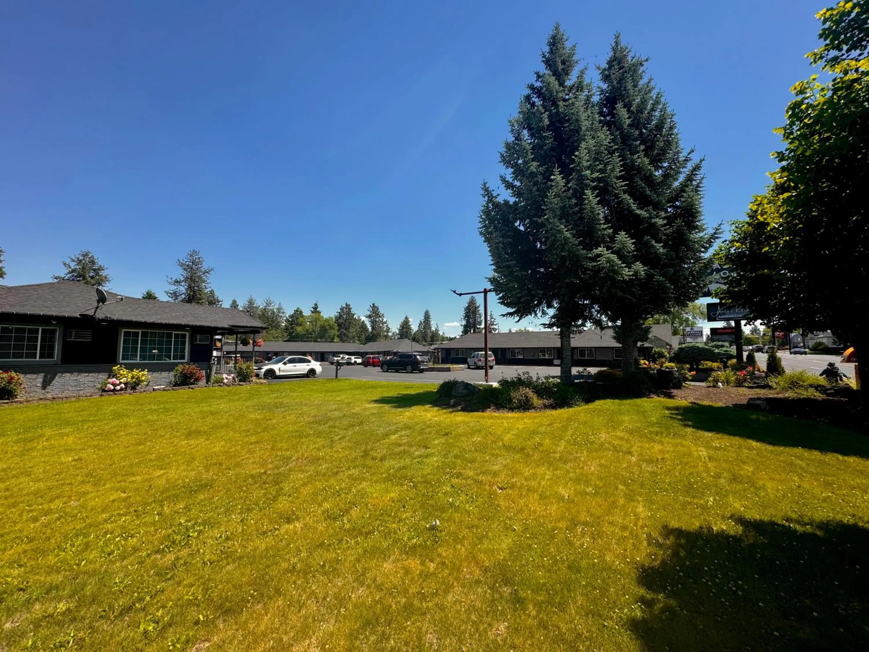 Property building in Cascade Lodge - Central Bend Retreat