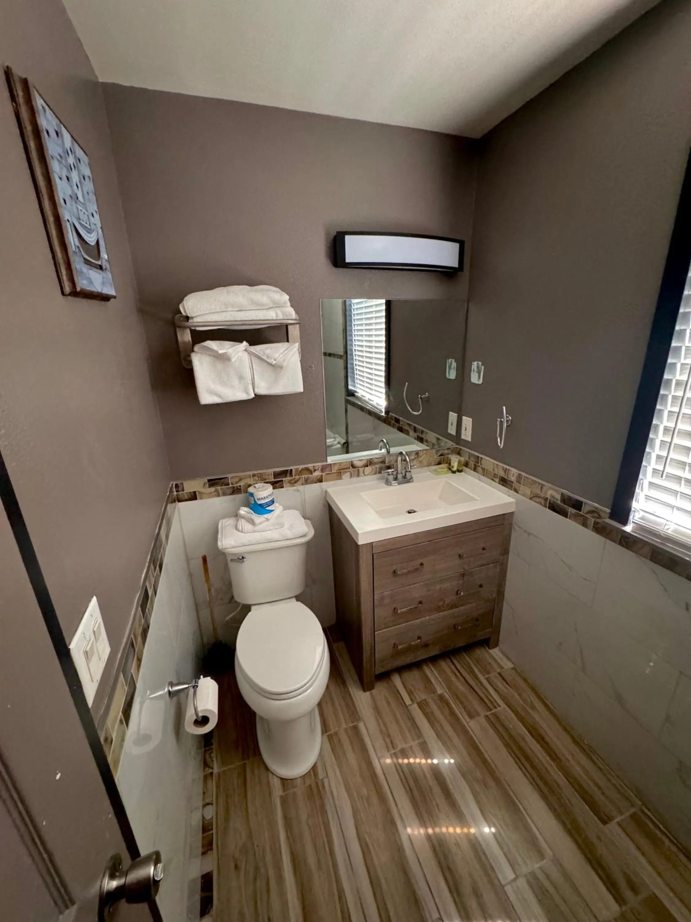 Toilet in Cascade Lodge - Central Bend Retreat