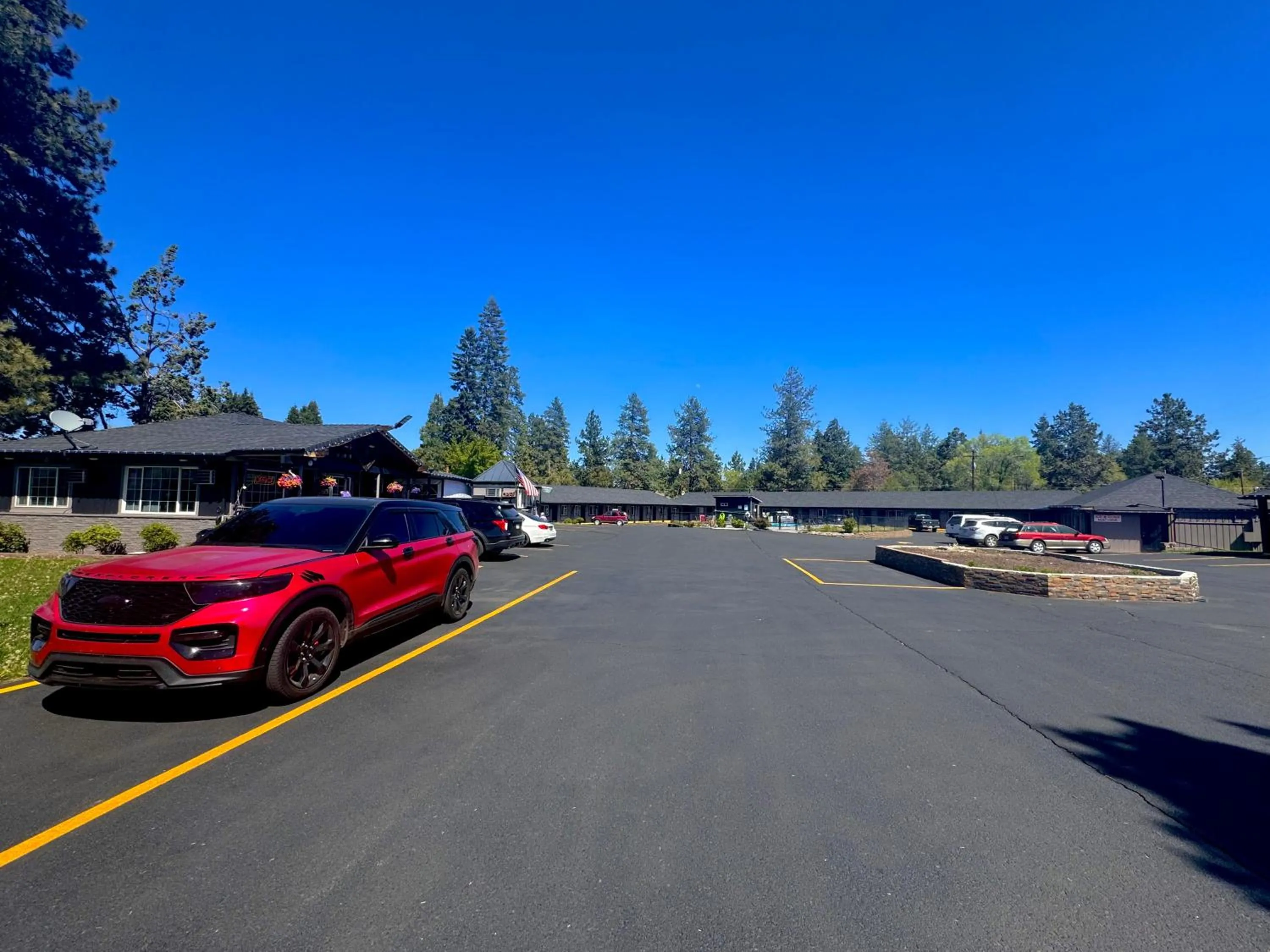Parking in Cascade Lodge - Central Bend Retreat