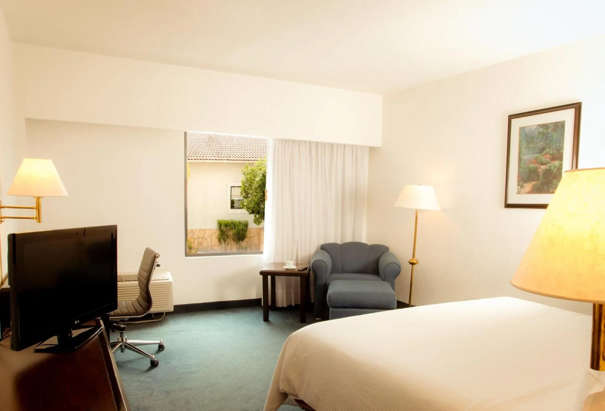 Photo of the whole room, Bed in Fiesta Inn Monclova