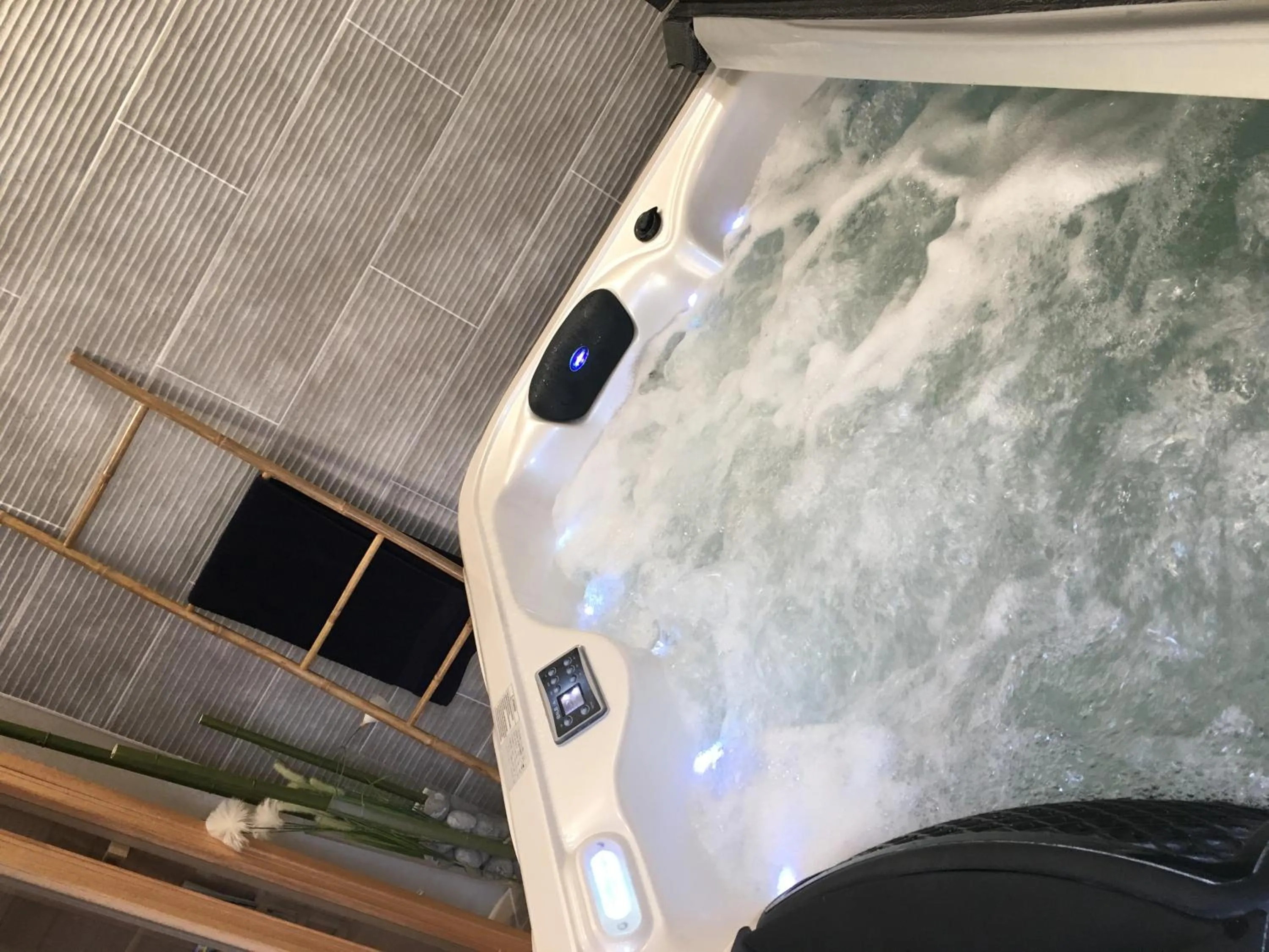 Spa and wellness centre/facilities in L'instant